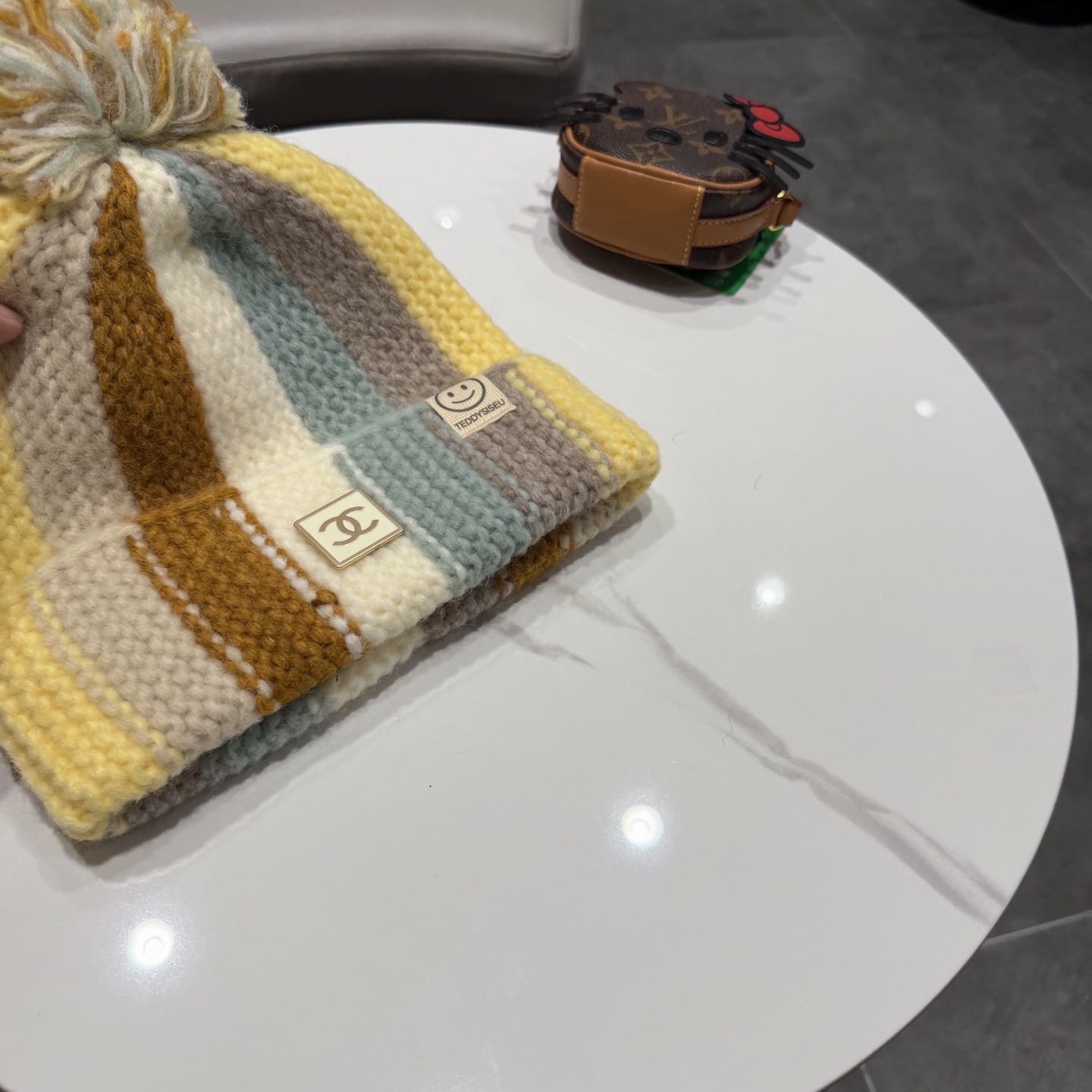 chanel香奈儿手工针织帽子女韩版可爱毛球麻花辫子雷锋帽秋冬季加厚保暖护耳帽 h