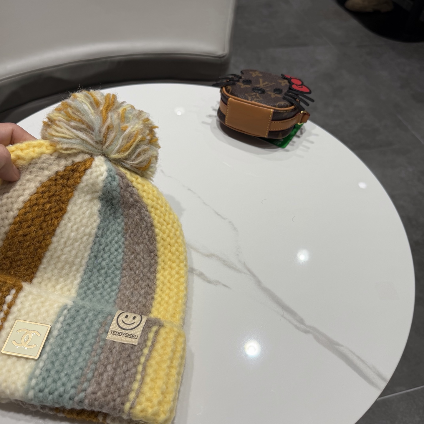 chanel香奈儿手工针织帽子女韩版可爱毛球麻花辫子雷锋帽秋冬季加厚保暖护耳帽 h