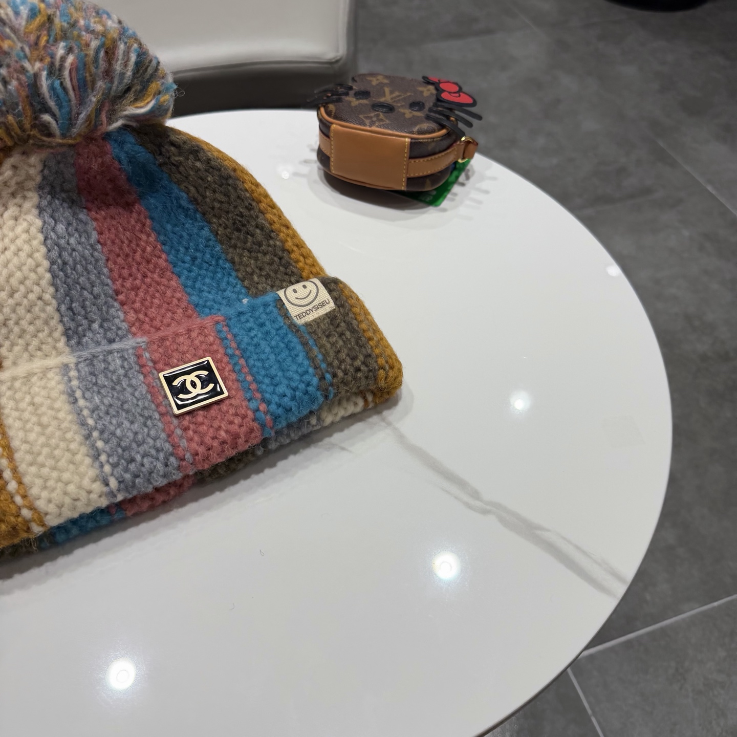 chanel香奈儿手工针织帽子女韩版可爱毛球麻花辫子雷锋帽秋冬季加厚保暖护耳帽 h