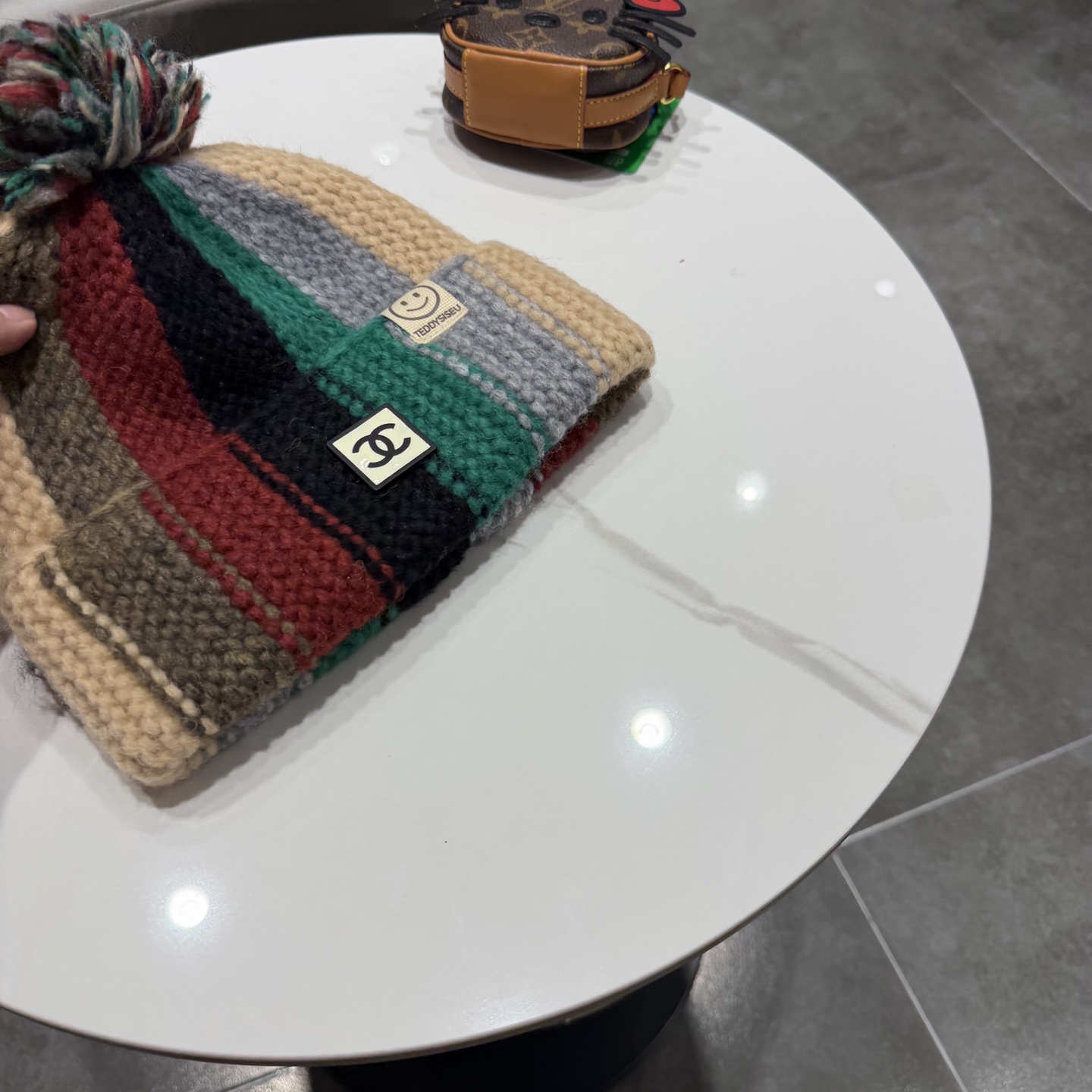 chanel香奈儿手工针织帽子女韩版可爱毛球麻花辫子雷锋帽秋冬季加厚保暖护耳帽 h