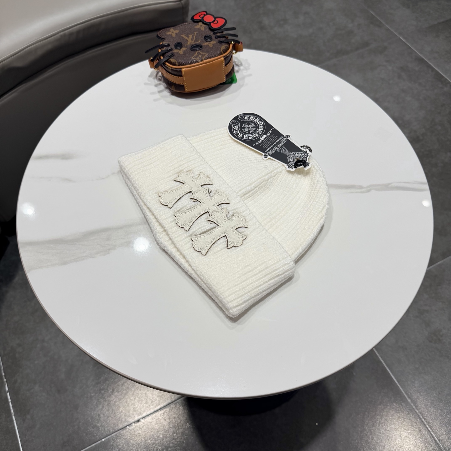 克罗心秋冬款羊毛针织毛线帽这款必定是极简主义的最爱干净，利索，时尚百搭，绝对不挑脸型！属于时尚经典的万年