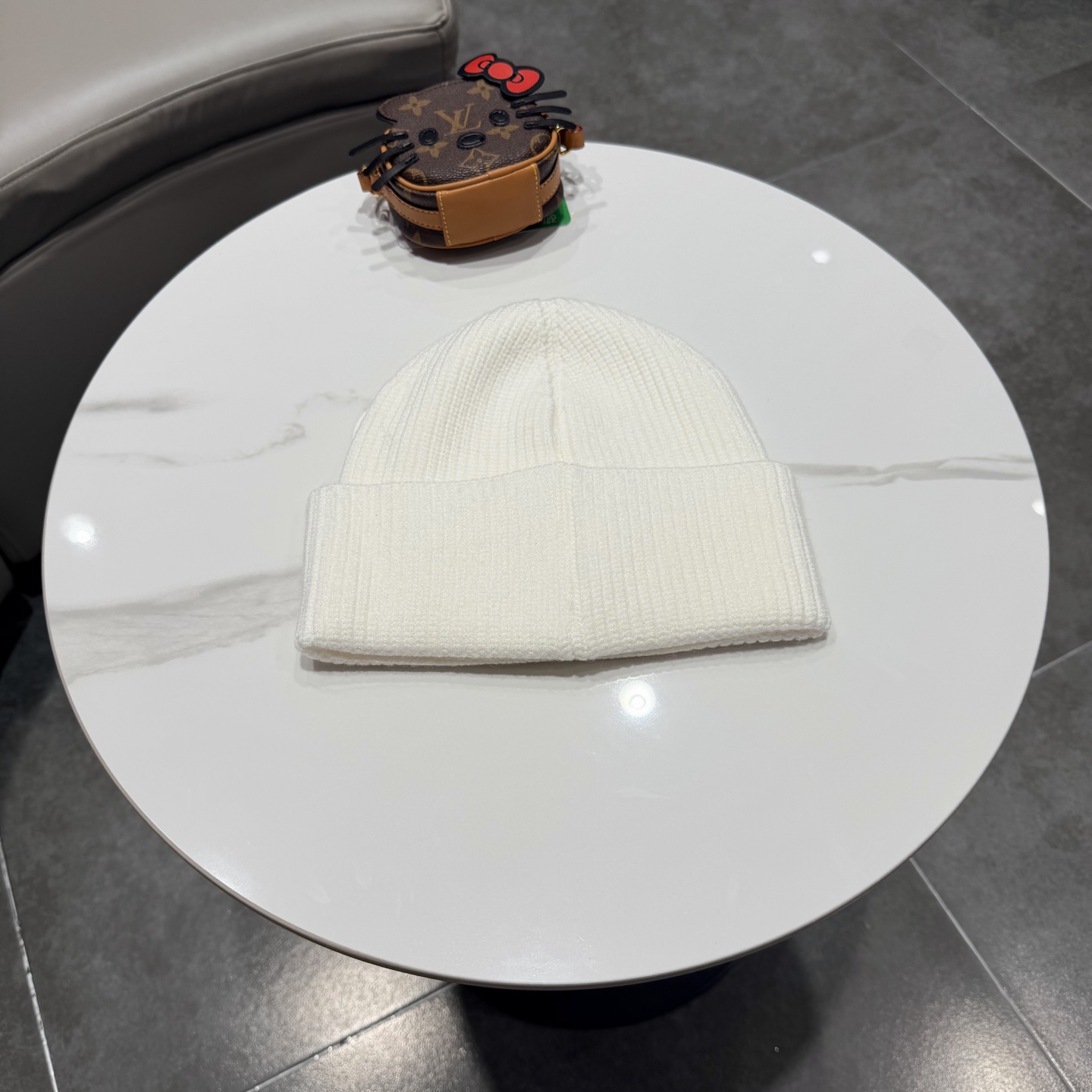 克罗心秋冬款羊毛针织毛线帽这款必定是极简主义的最爱干净，利索，时尚百搭，绝对不挑脸型！属于时尚经典的万年