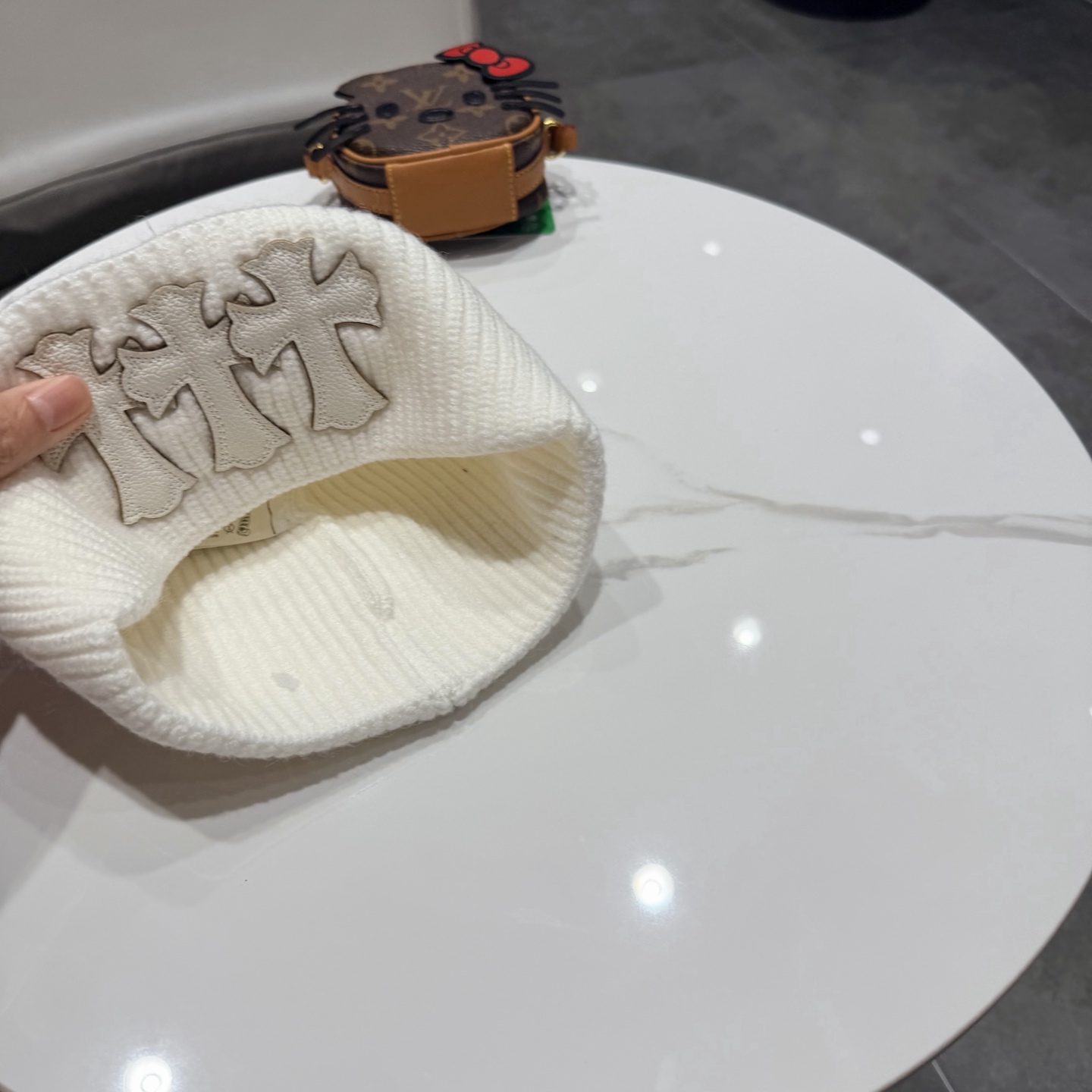 克罗心秋冬款羊毛针织毛线帽这款必定是极简主义的最爱干净，利索，时尚百搭，绝对不挑脸型！属于时尚经典的万年