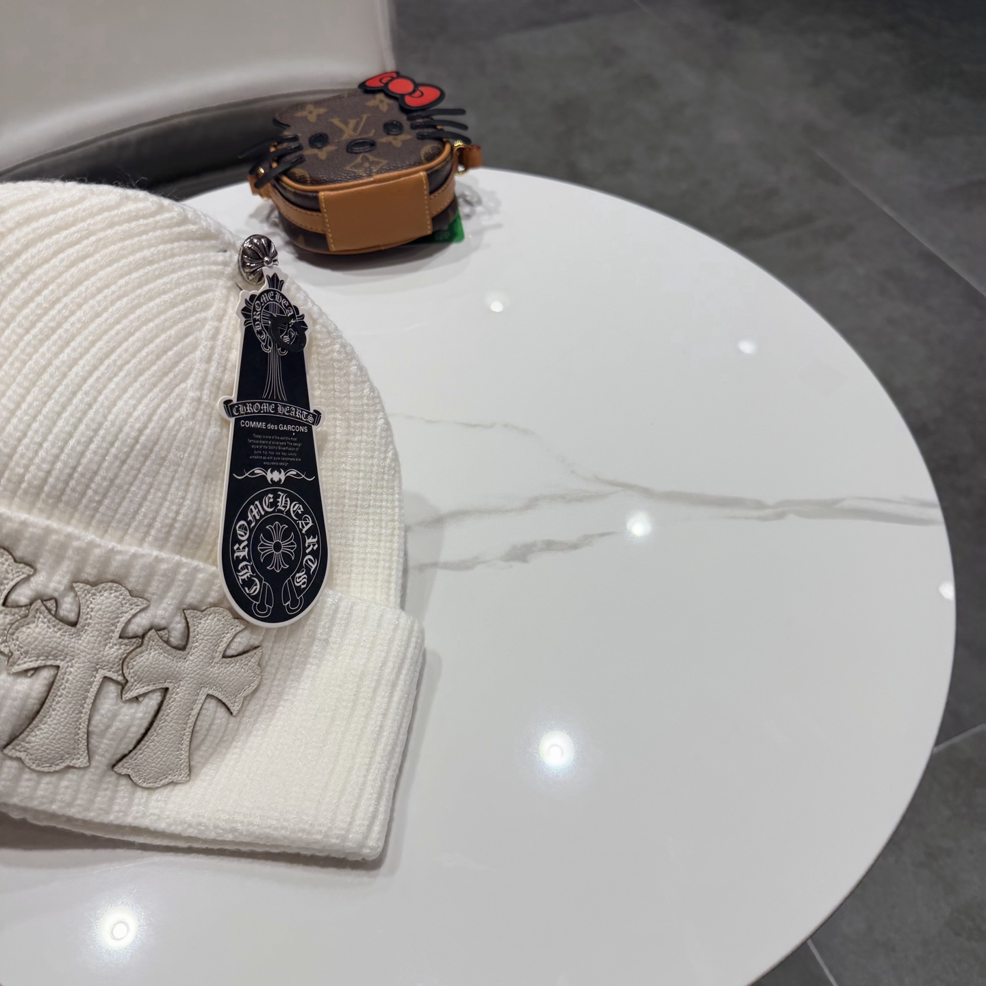 克罗心秋冬款羊毛针织毛线帽这款必定是极简主义的最爱干净，利索，时尚百搭，绝对不挑脸型！属于时尚经典的万年