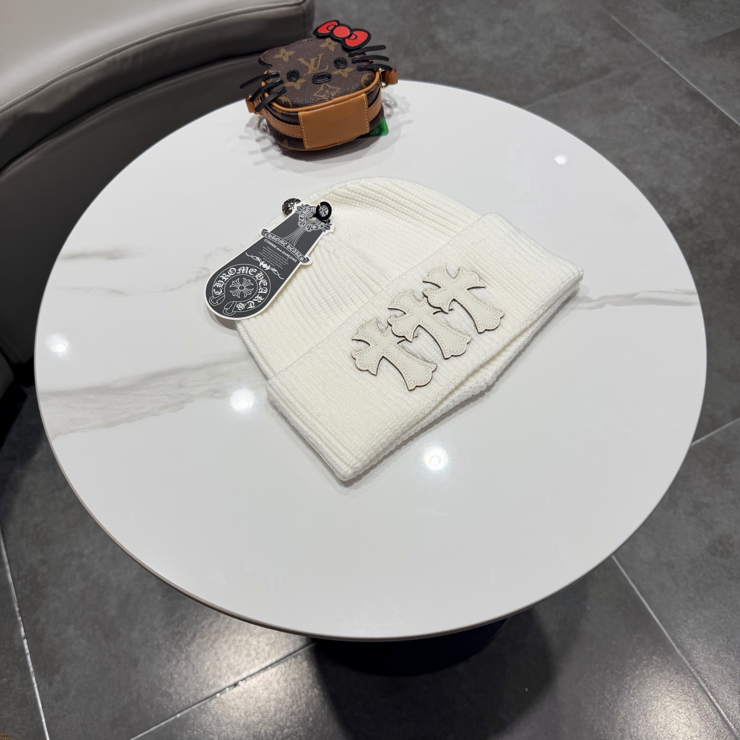 克罗心秋冬款羊毛针织毛线帽这款必定是极简主义的最爱干净，利索，时尚百搭，绝对不挑脸型！属于时尚经典的万年