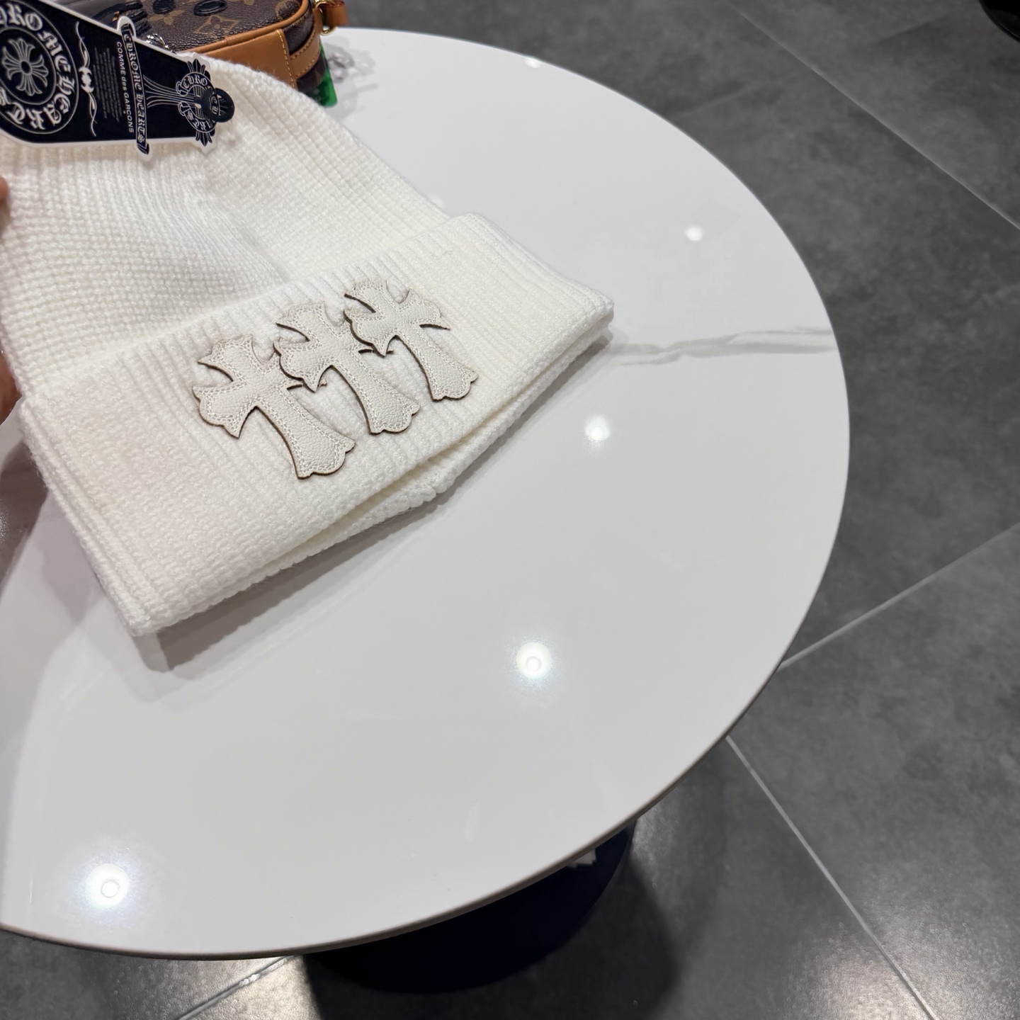 克罗心秋冬款羊毛针织毛线帽这款必定是极简主义的最爱干净，利索，时尚百搭，绝对不挑脸型！属于时尚经典的万年