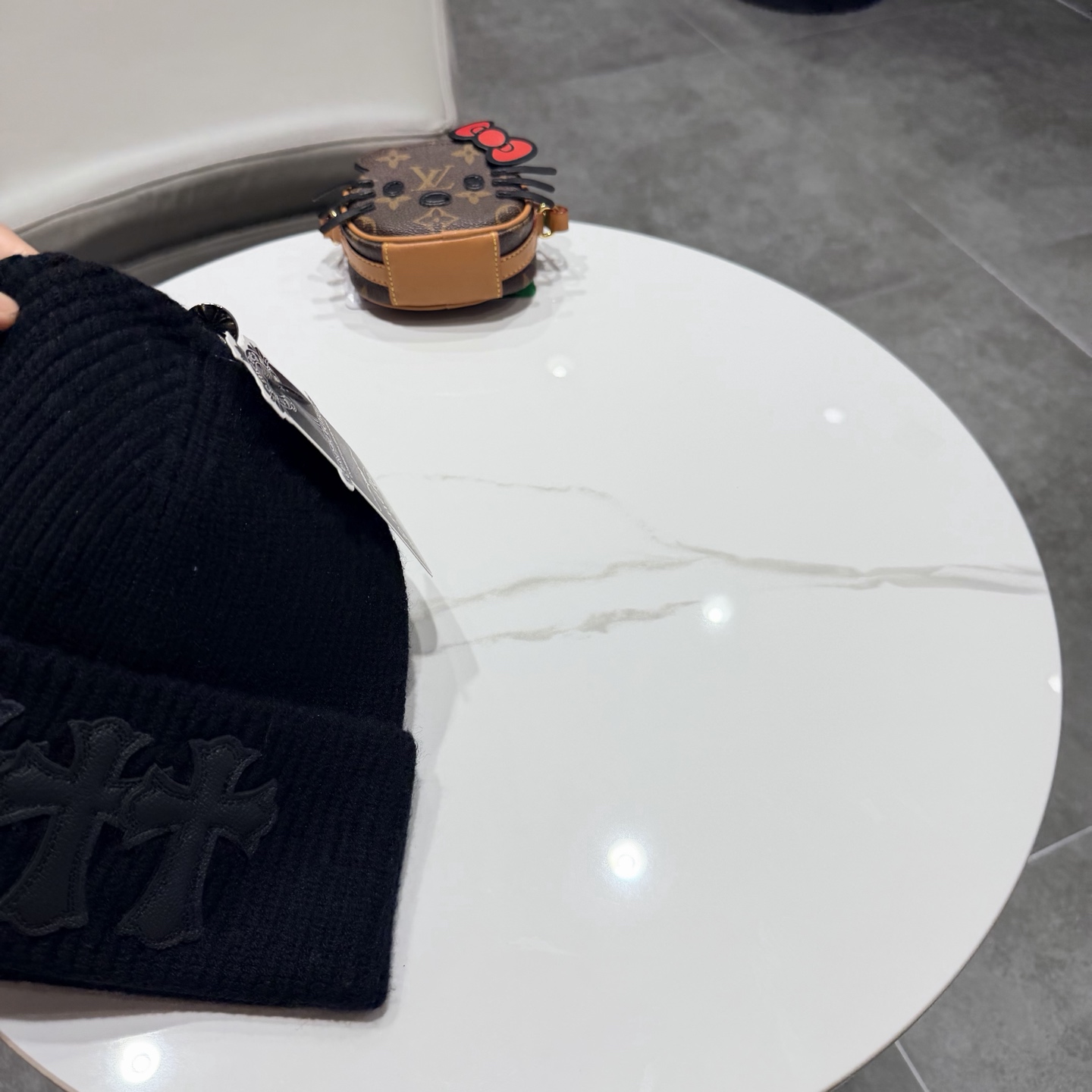 克罗心秋冬款羊毛针织毛线帽这款必定是极简主义的最爱干净，利索，时尚百搭，绝对不挑脸型！属于时尚经典的万年