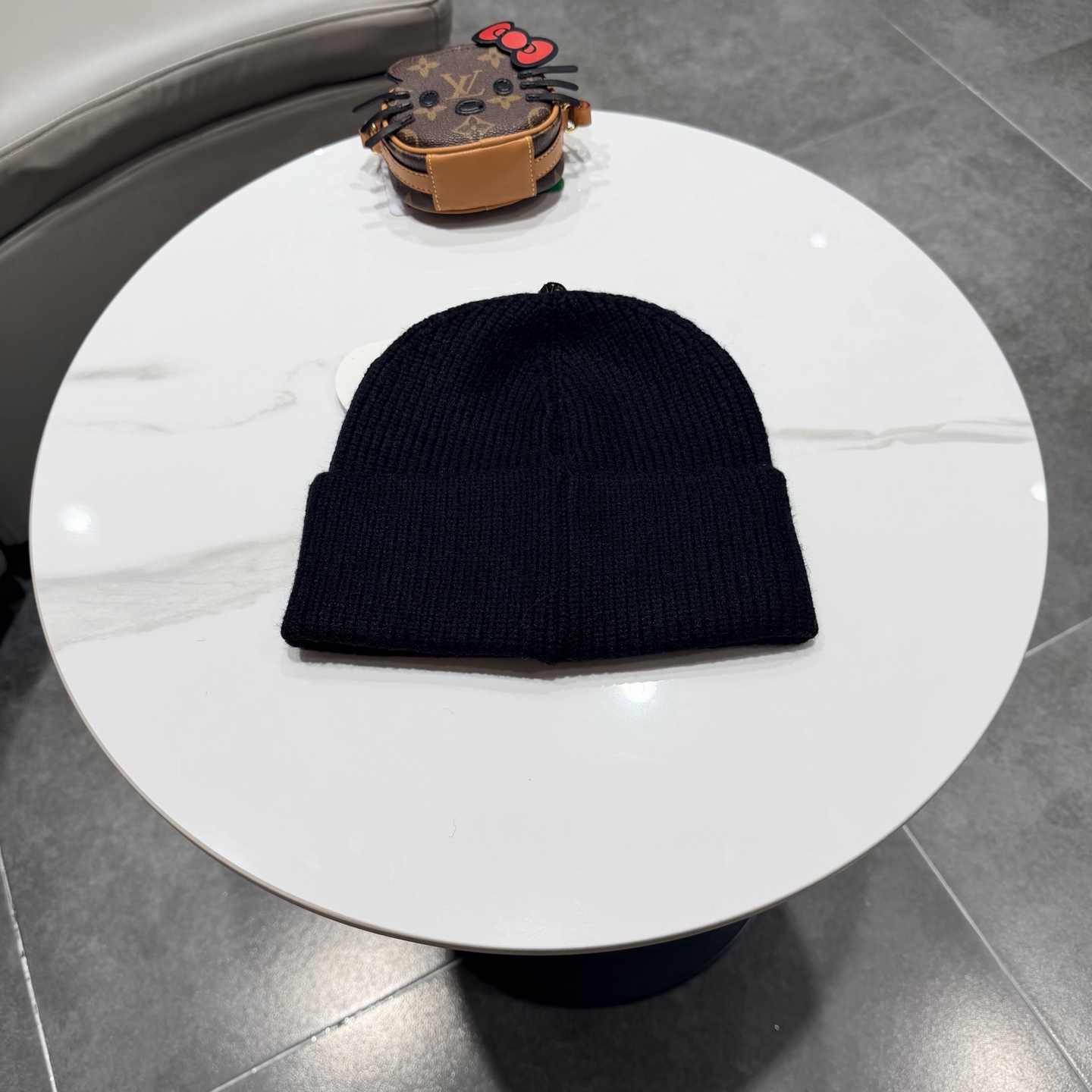 克罗心秋冬款羊毛针织毛线帽这款必定是极简主义的最爱干净，利索，时尚百搭，绝对不挑脸型！属于时尚经典的万年