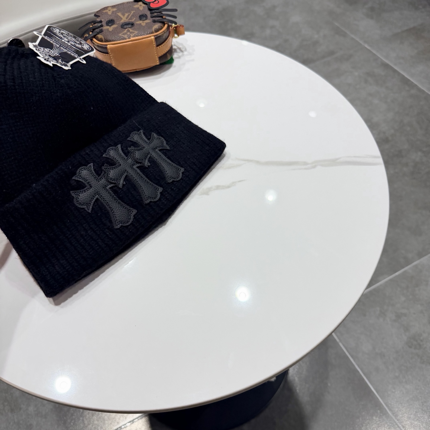 克罗心秋冬款羊毛针织毛线帽这款必定是极简主义的最爱干净，利索，时尚百搭，绝对不挑脸型！属于时尚经典的万年