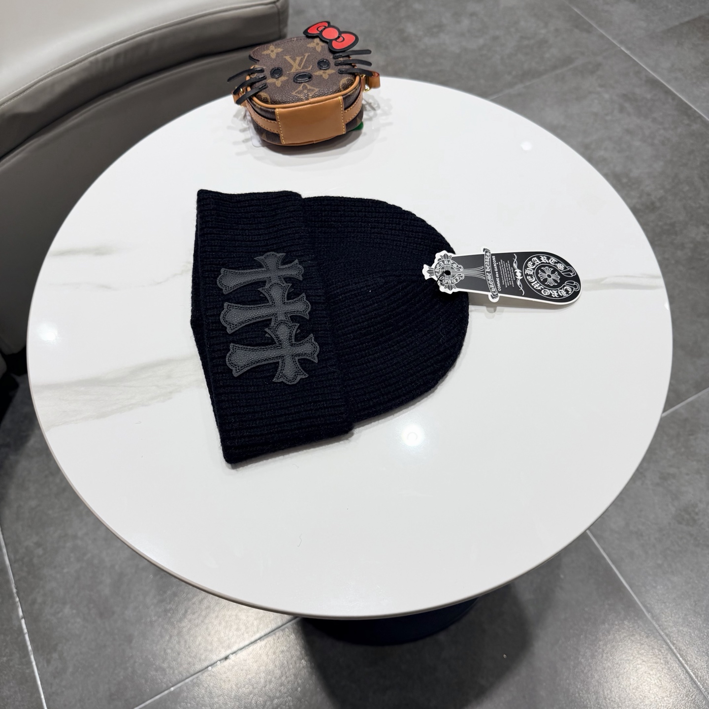 克罗心秋冬款羊毛针织毛线帽这款必定是极简主义的最爱干净，利索，时尚百搭，绝对不挑脸型！属于时尚经典的万年