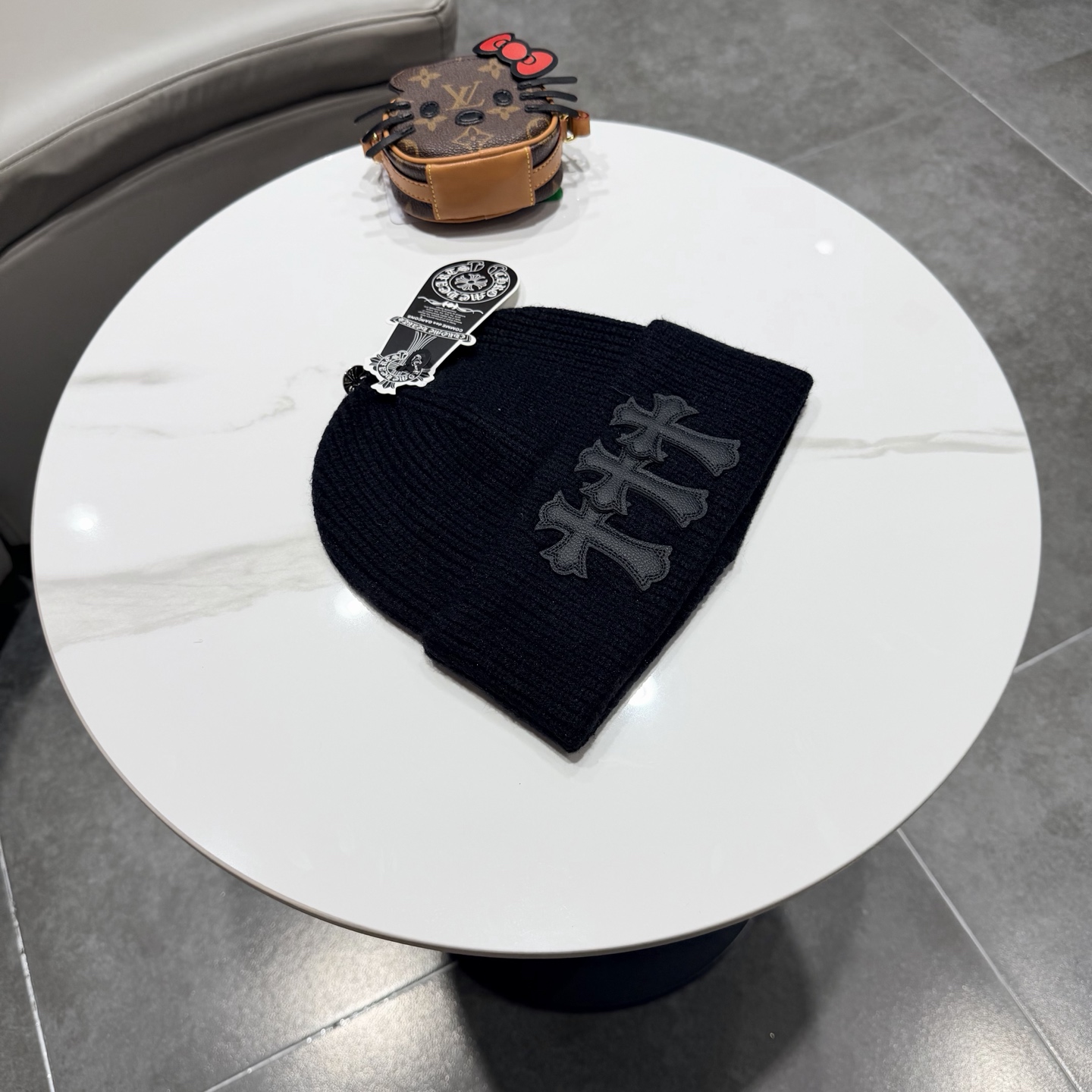 克罗心秋冬款羊毛针织毛线帽这款必定是极简主义的最爱干净，利索，时尚百搭，绝对不挑脸型！属于时尚经典的万年