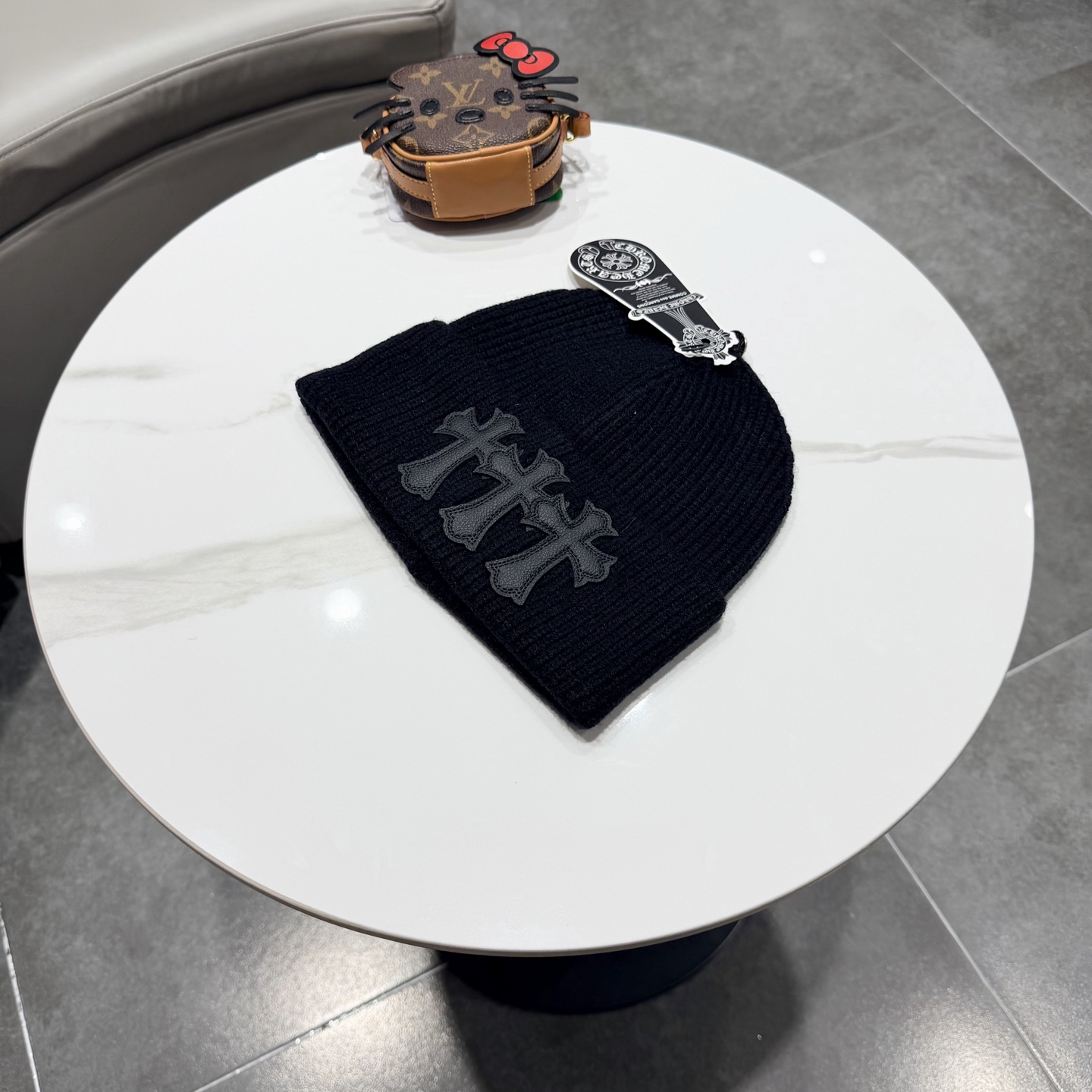 克罗心秋冬款羊毛针织毛线帽这款必定是极简主义的最爱干净，利索，时尚百搭，绝对不挑脸型！属于时尚经典的万年