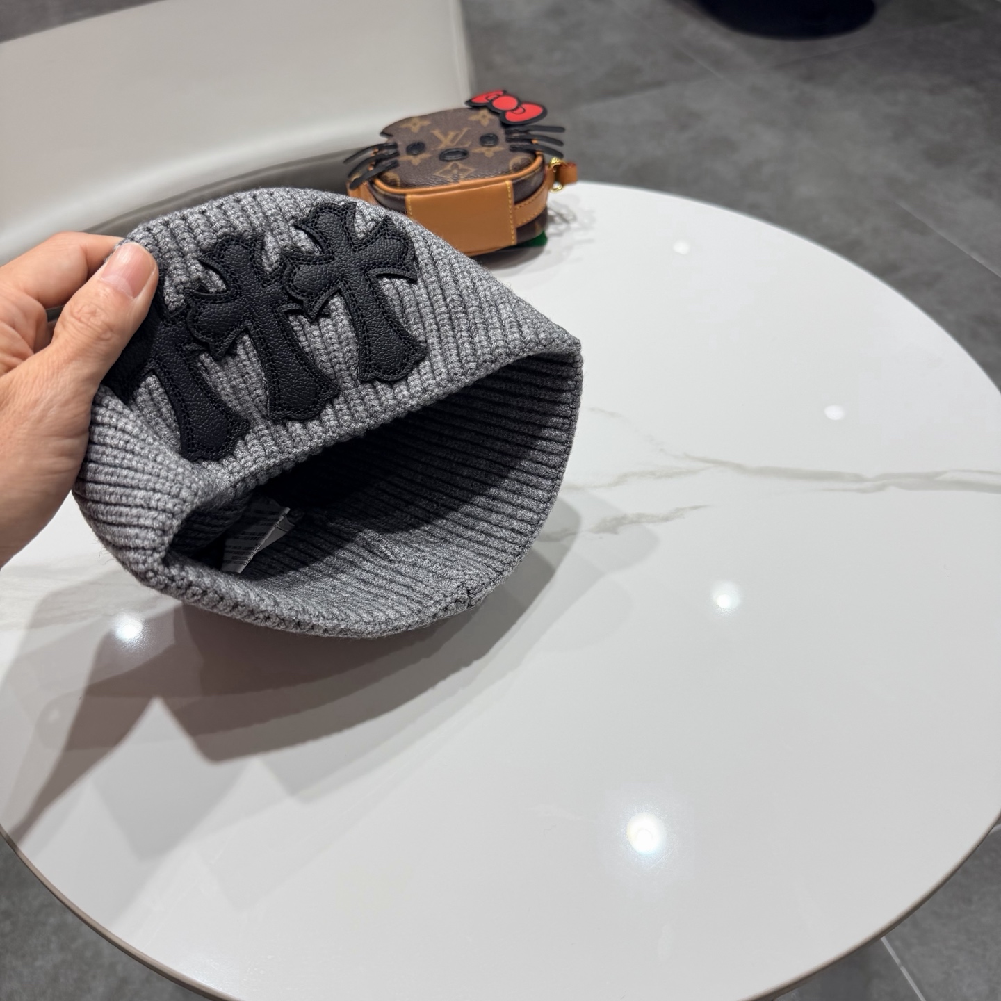 克罗心秋冬款羊毛针织毛线帽这款必定是极简主义的最爱干净，利索，时尚百搭，绝对不挑脸型！属于时尚经典的万年