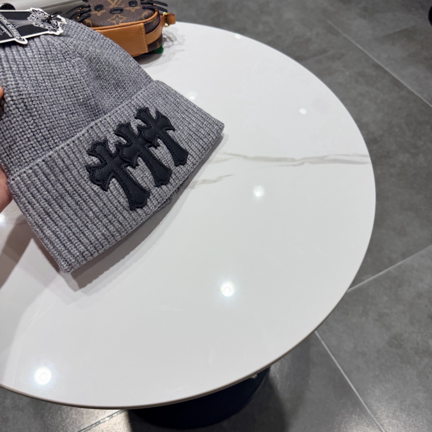 克罗心秋冬款羊毛针织毛线帽这款必定是极简主义的最爱干净，利索，时尚百搭，绝对不挑脸型！属于时尚经典的万年