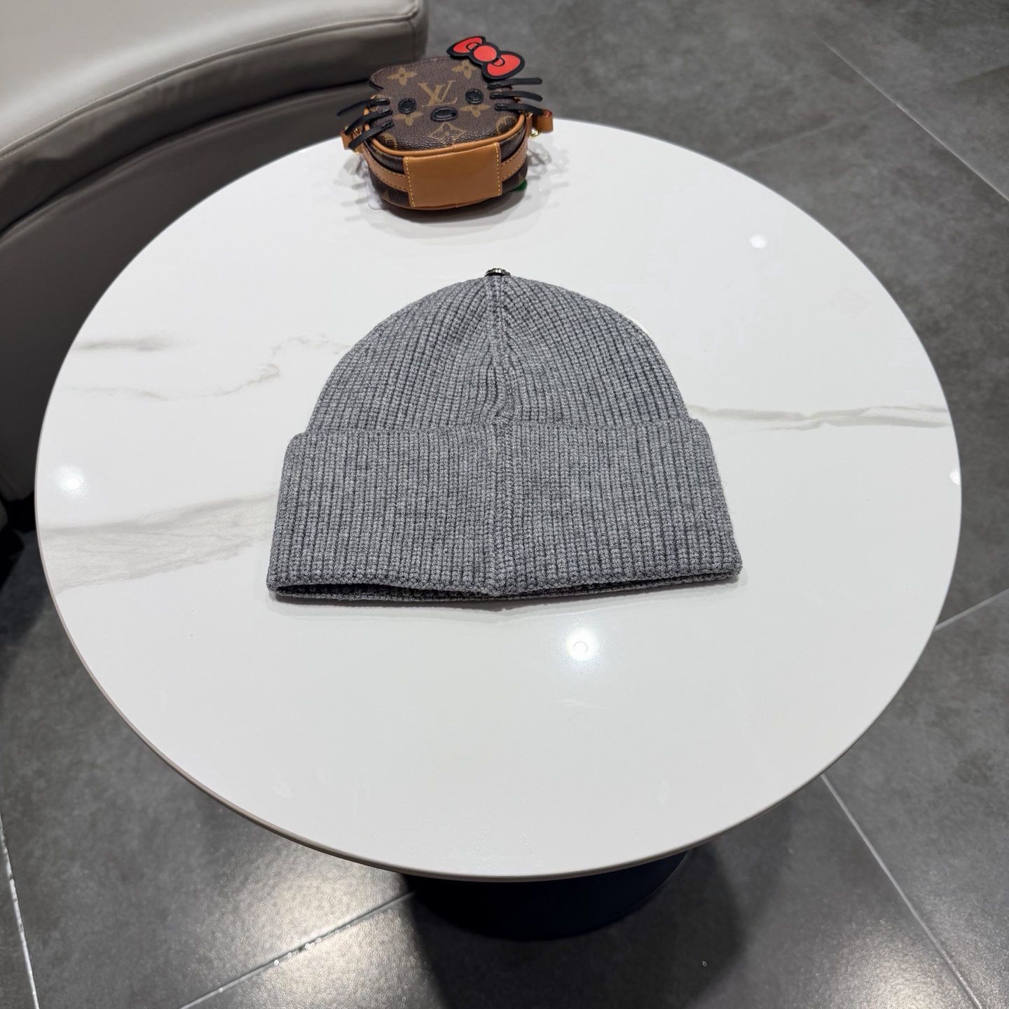 克罗心秋冬款羊毛针织毛线帽这款必定是极简主义的最爱干净，利索，时尚百搭，绝对不挑脸型！属于时尚经典的万年