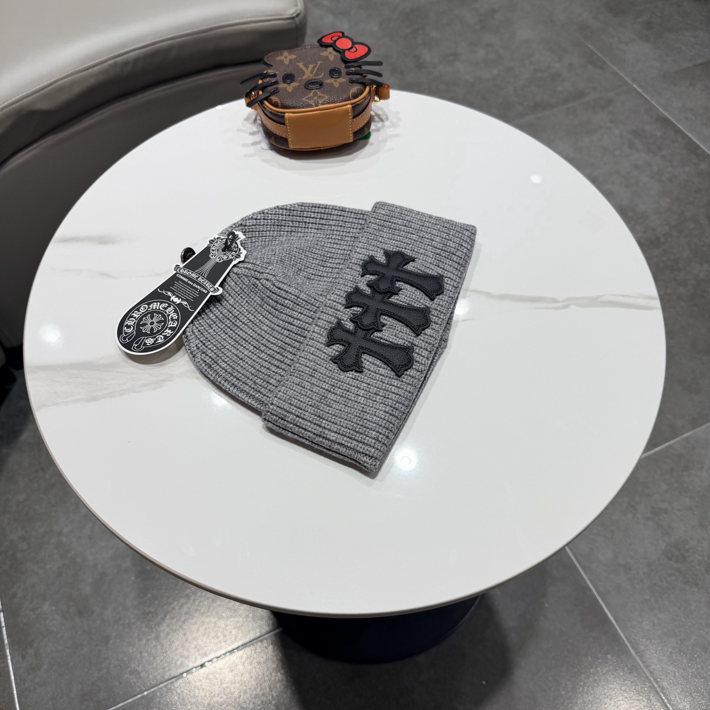 克罗心秋冬款羊毛针织毛线帽这款必定是极简主义的最爱干净，利索，时尚百搭，绝对不挑脸型！属于时尚经典的万年