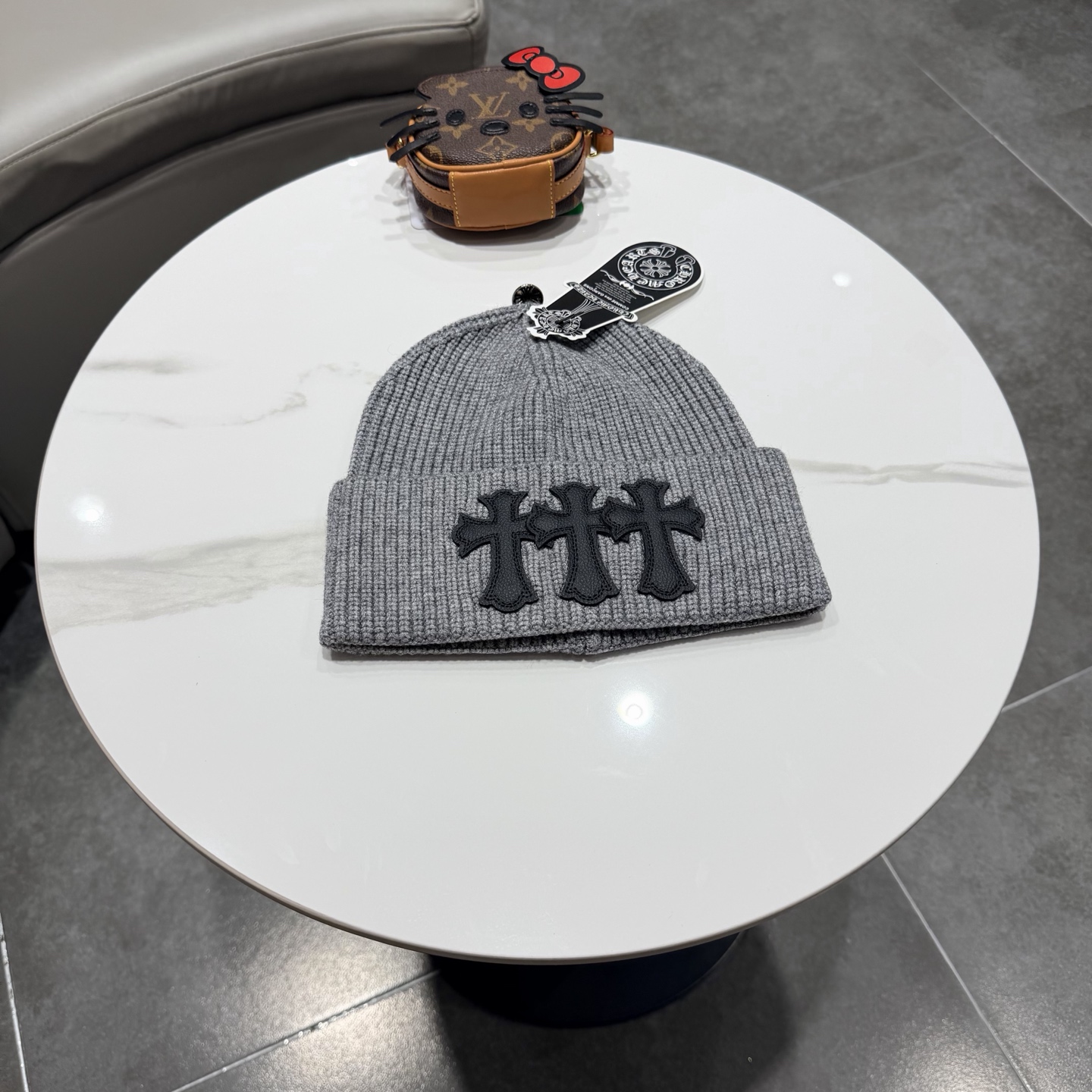 克罗心秋冬款羊毛针织毛线帽这款必定是极简主义的最爱干净，利索，时尚百搭，绝对不挑脸型！属于时尚经典的万年