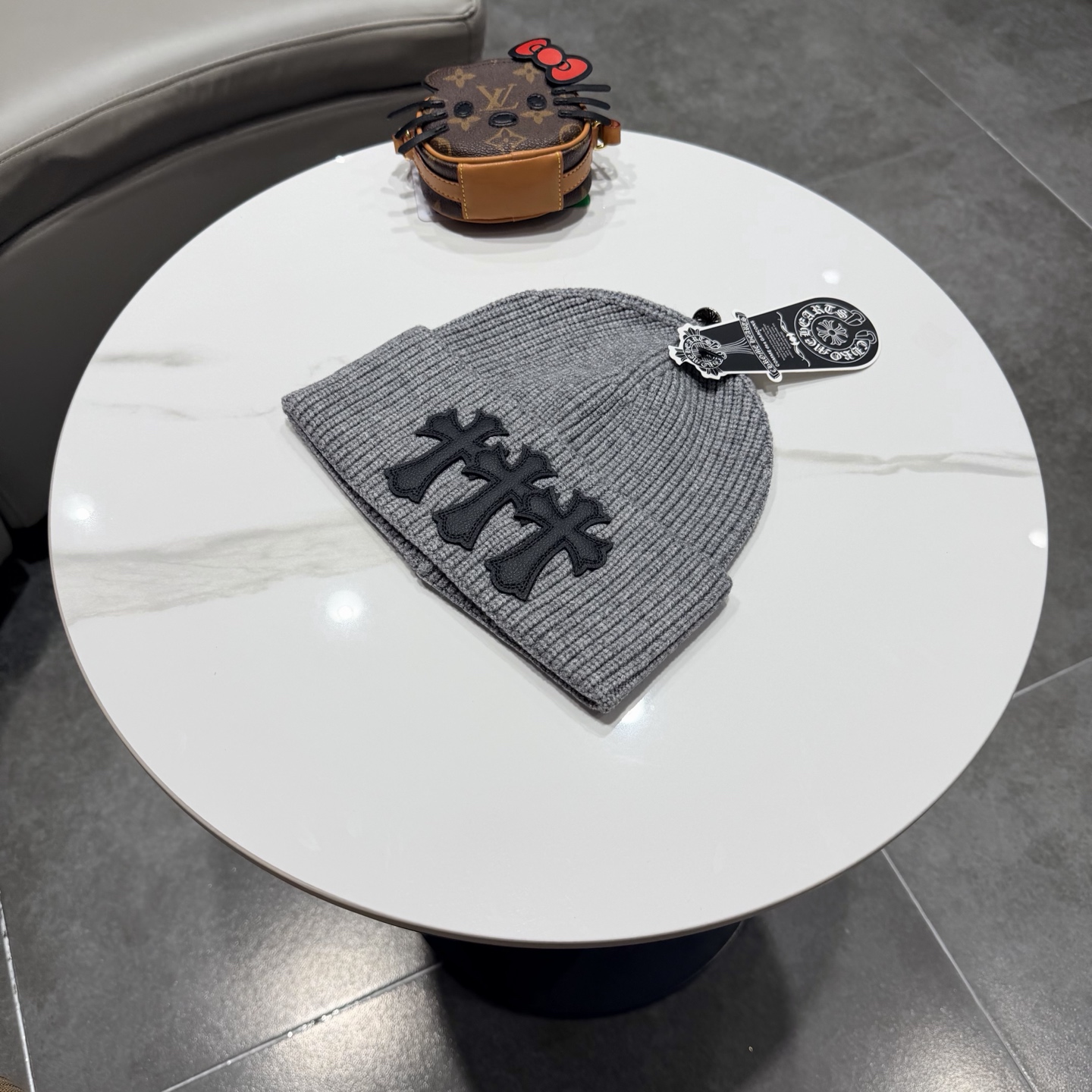 克罗心秋冬款羊毛针织毛线帽这款必定是极简主义的最爱干净，利索，时尚百搭，绝对不挑脸型！属于时尚经典的万年