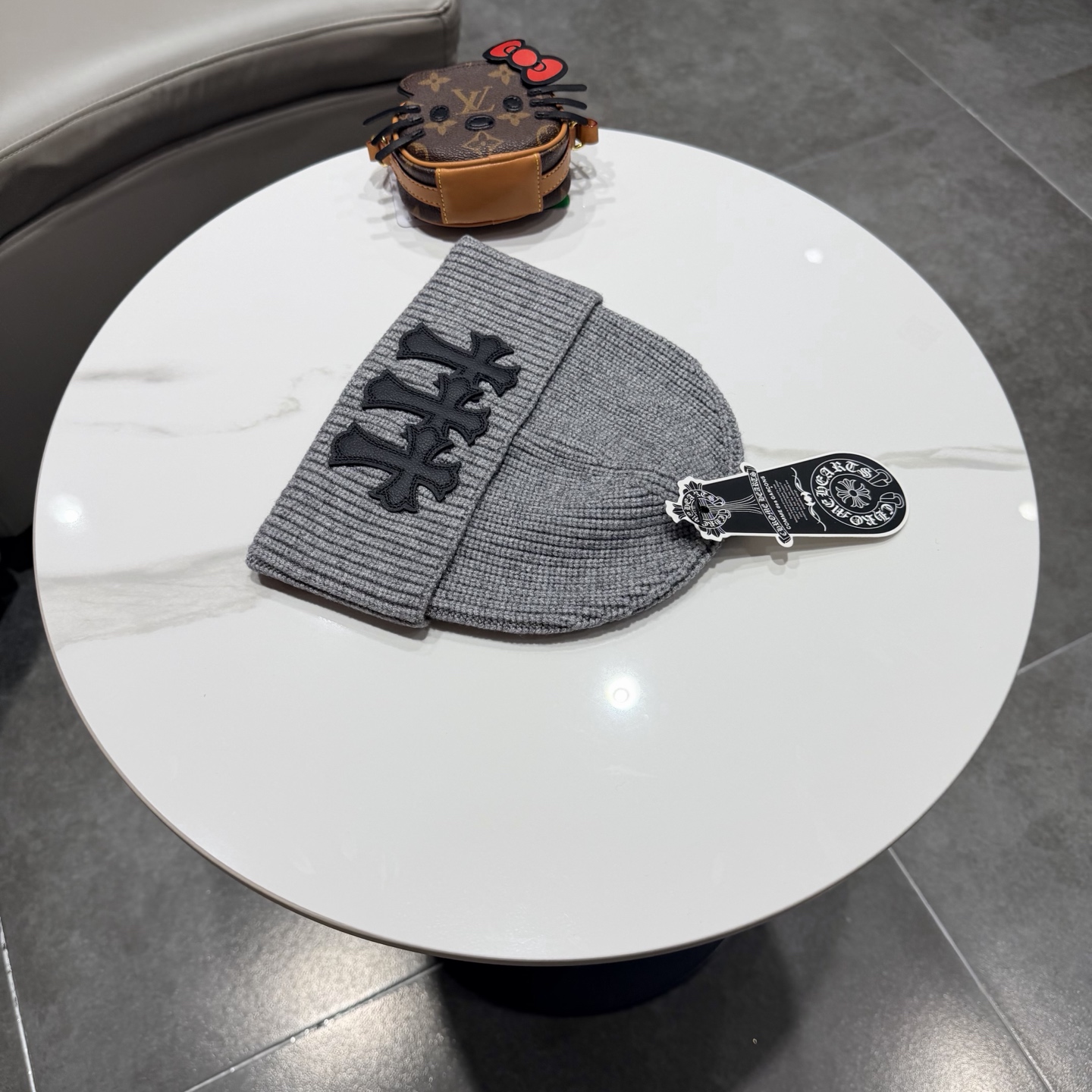 克罗心秋冬款羊毛针织毛线帽这款必定是极简主义的最爱干净，利索，时尚百搭，绝对不挑脸型！属于时尚经典的万年