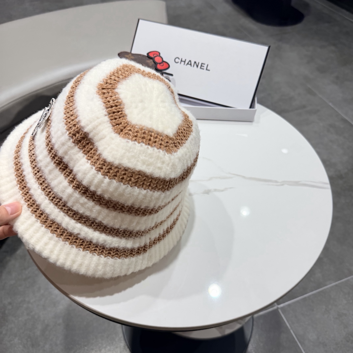 chanel香奈儿温柔好搭！韩系针织条纹帽秋冬显脸小渔夫帽