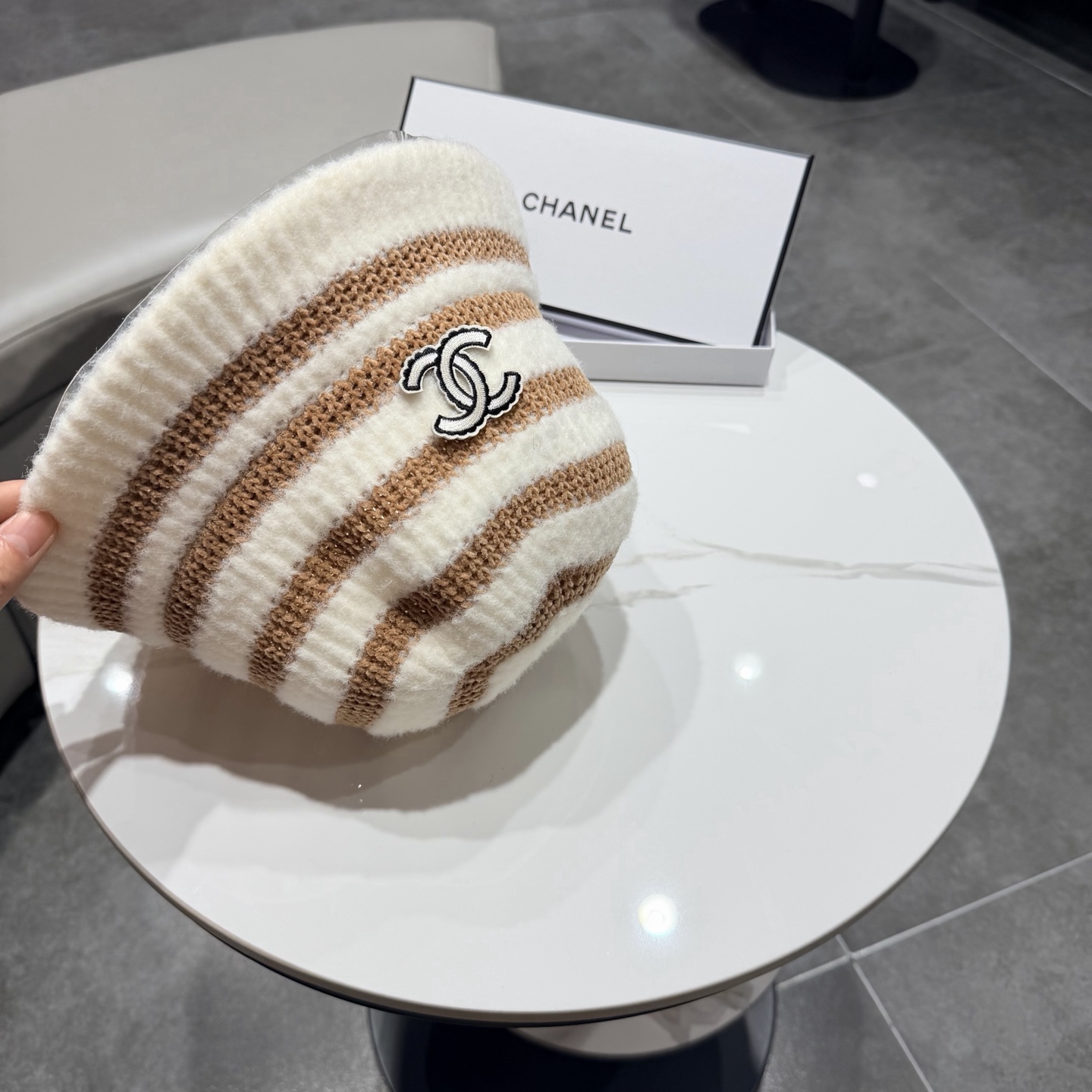 chanel香奈儿温柔好搭！韩系针织条纹帽秋冬显脸小渔夫帽