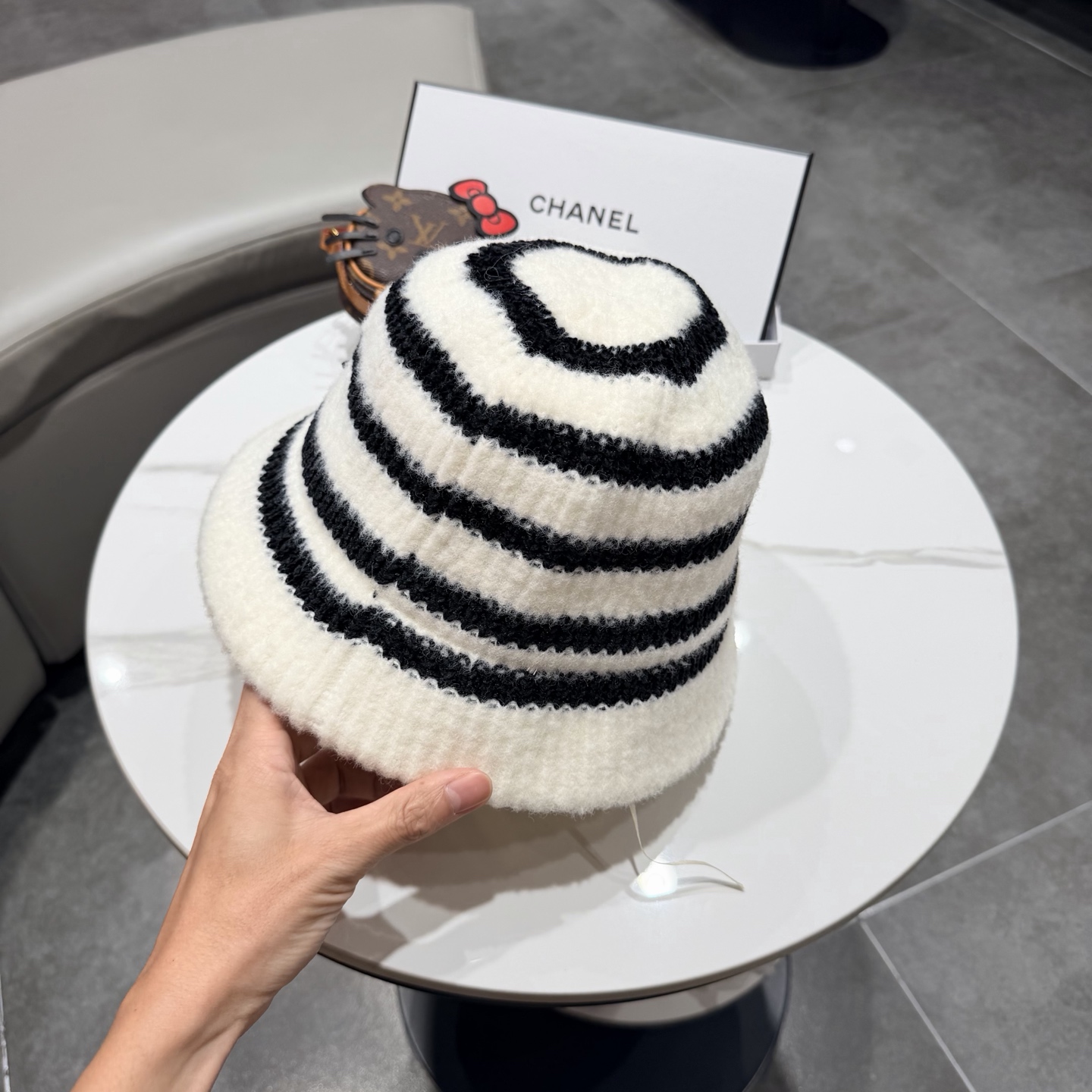 chanel香奈儿温柔好搭！韩系针织条纹帽秋冬显脸小渔夫帽