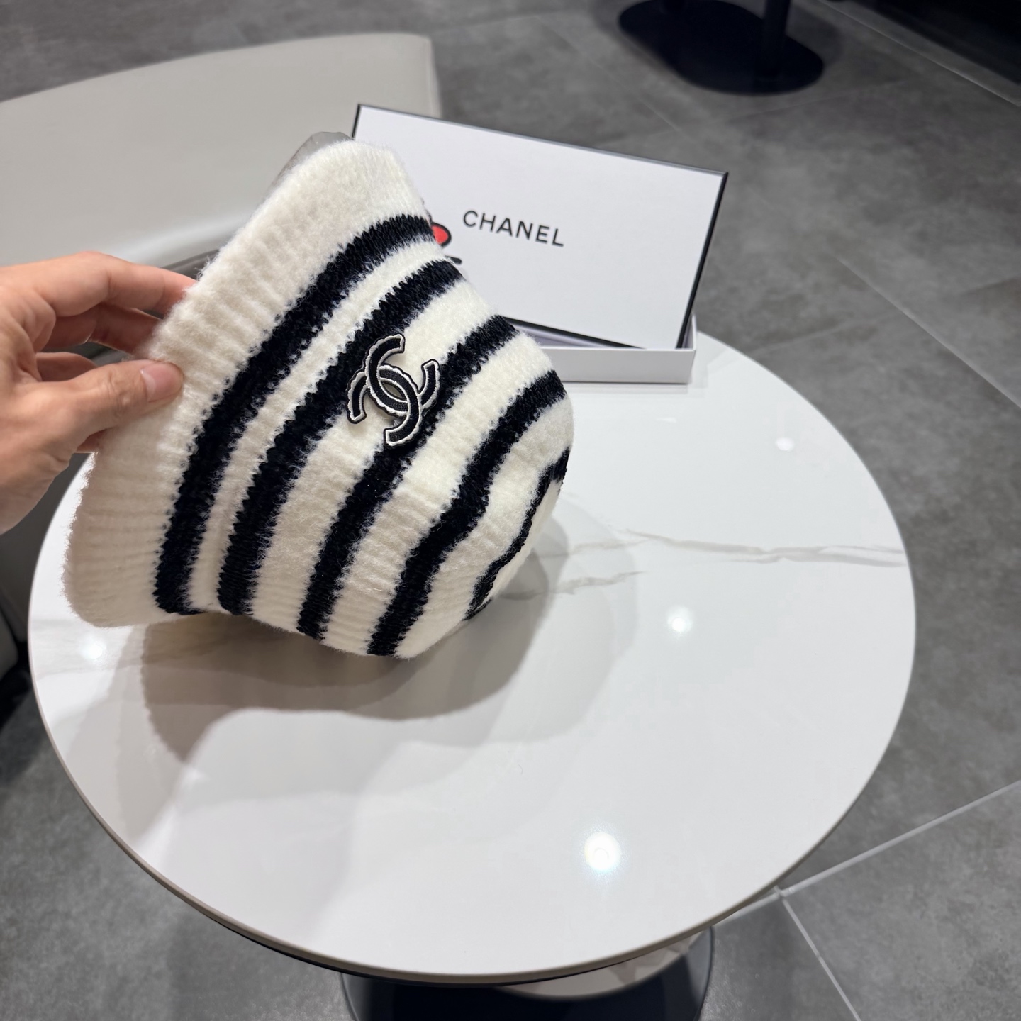 chanel香奈儿温柔好搭！韩系针织条纹帽秋冬显脸小渔夫帽