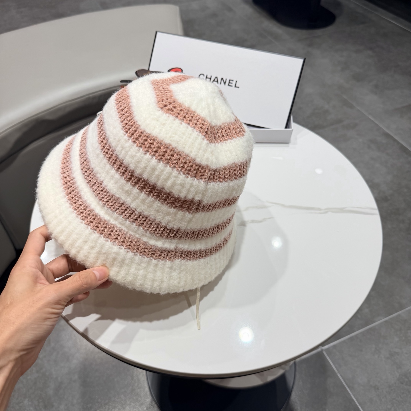 chanel香奈儿温柔好搭！韩系针织条纹帽秋冬显脸小渔夫帽