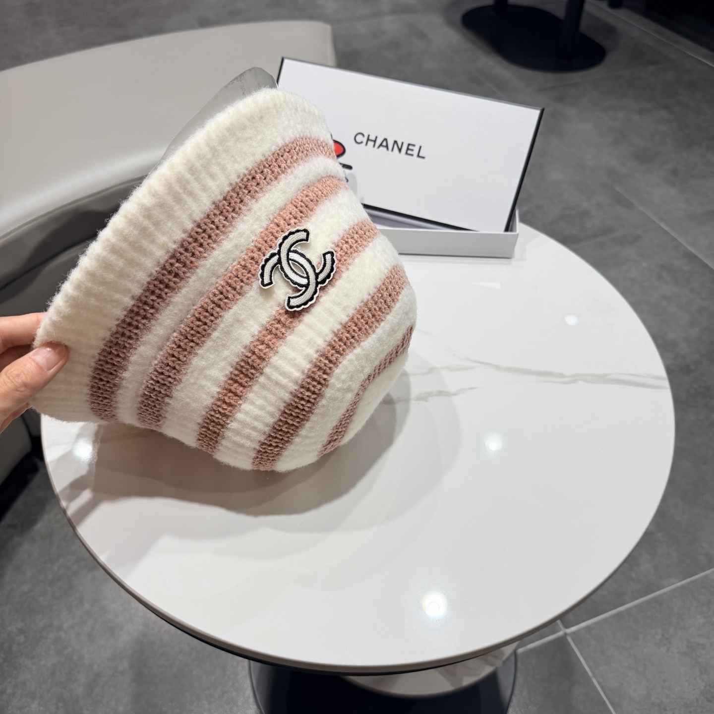 chanel香奈儿温柔好搭！韩系针织条纹帽秋冬显脸小渔夫帽