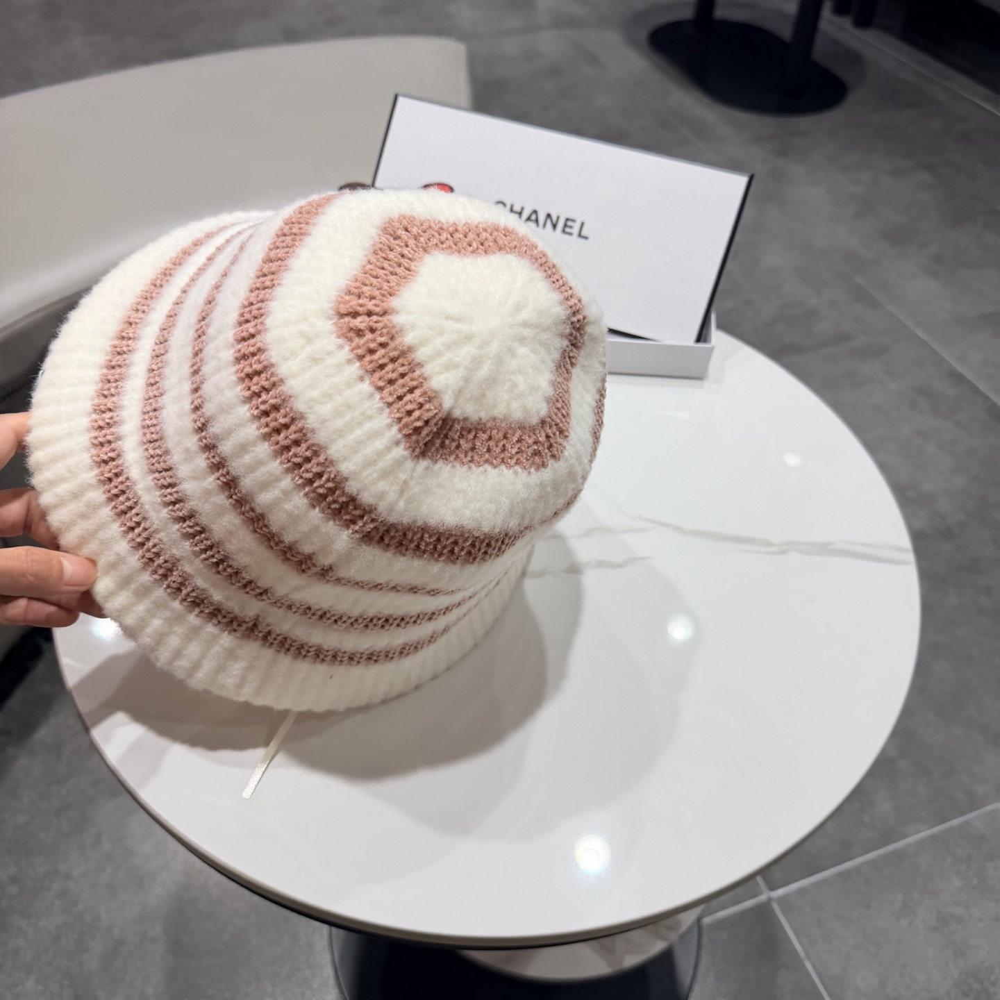 chanel香奈儿温柔好搭！韩系针织条纹帽秋冬显脸小渔夫帽