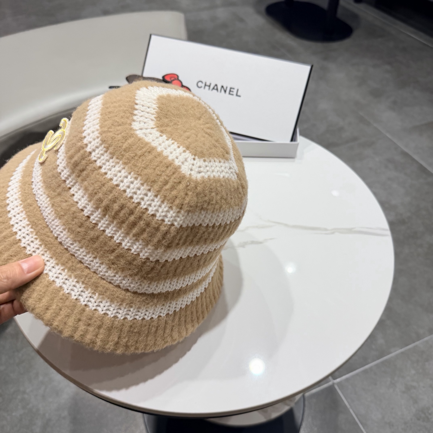 chanel香奈儿温柔好搭！韩系针织条纹帽秋冬显脸小渔夫帽