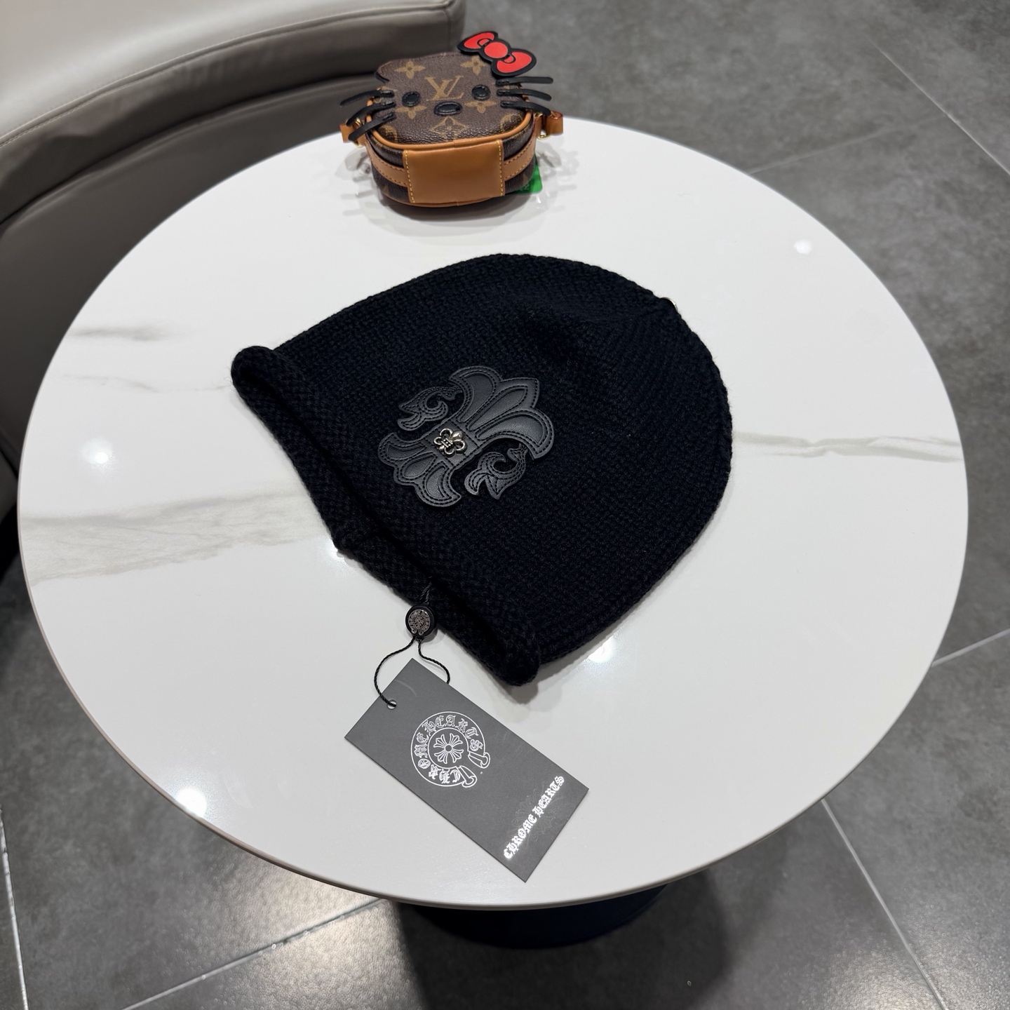 克罗心秋冬款羊毛针织毛线帽这款必定是极简主义的最爱干净，利索，时尚百搭，绝对不挑脸型！属于时尚经典的万年