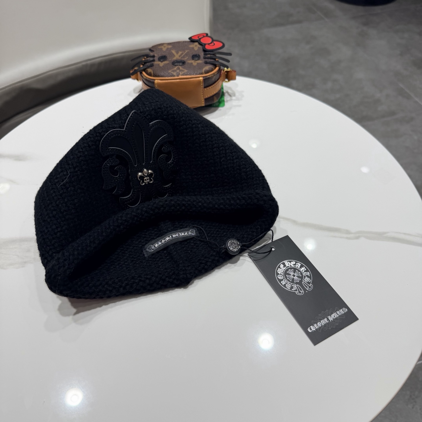 克罗心秋冬款羊毛针织毛线帽这款必定是极简主义的最爱干净，利索，时尚百搭，绝对不挑脸型！属于时尚经典的万年