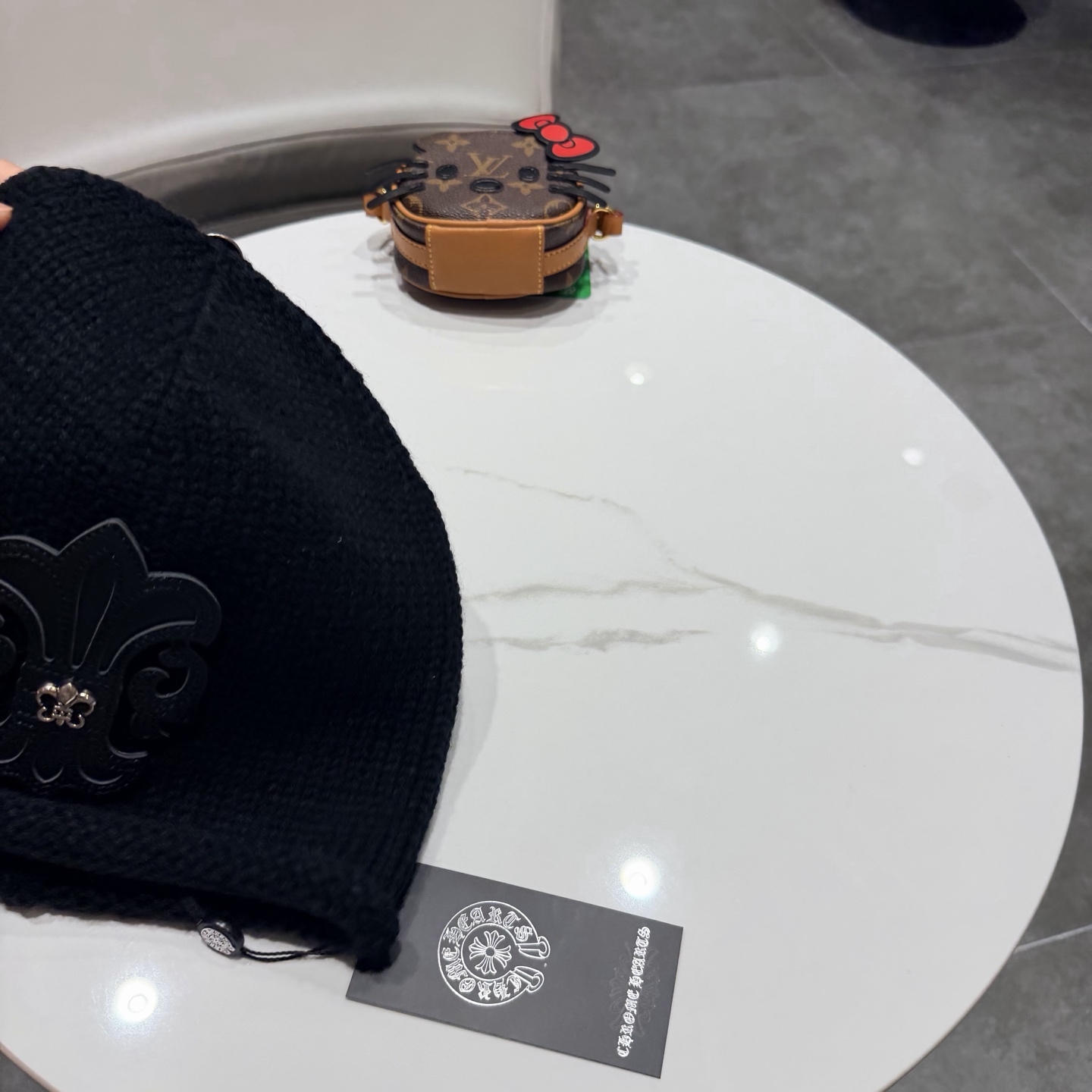 克罗心秋冬款羊毛针织毛线帽这款必定是极简主义的最爱干净，利索，时尚百搭，绝对不挑脸型！属于时尚经典的万年