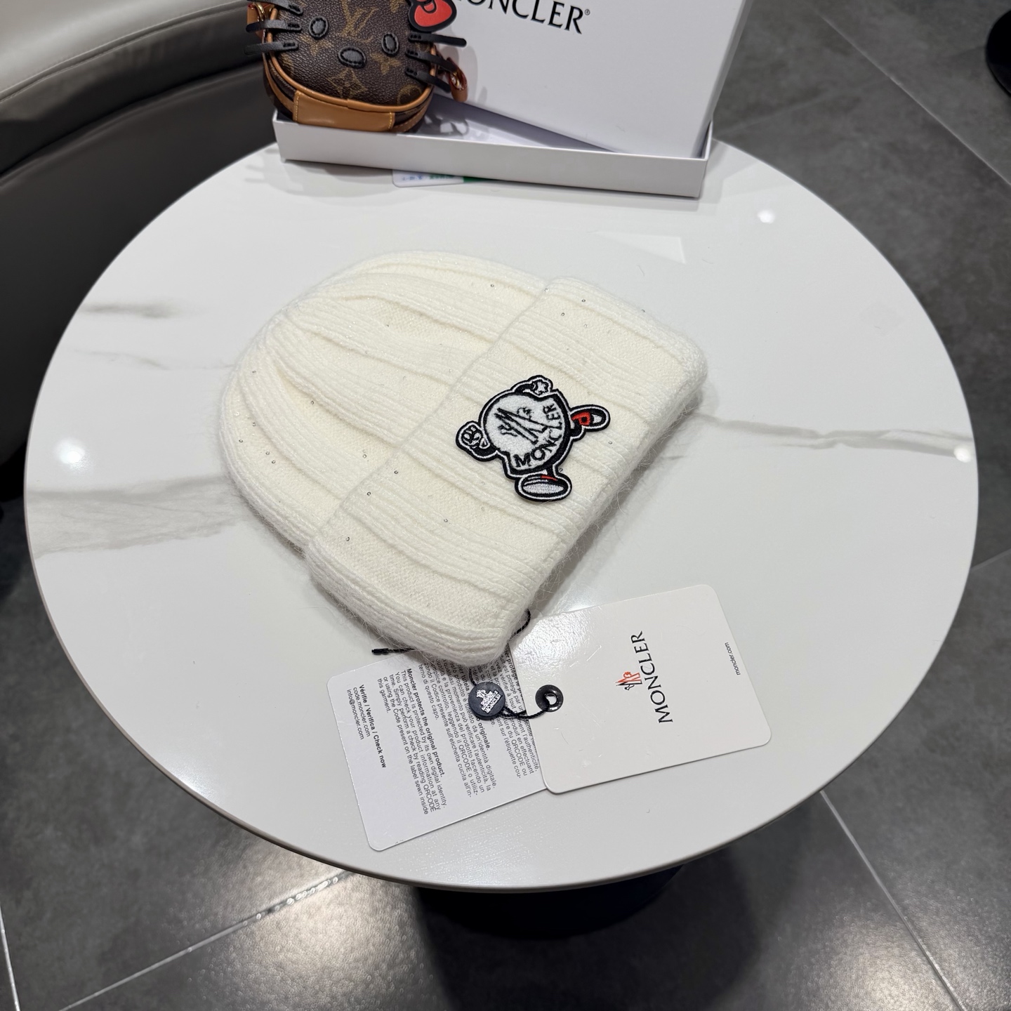 高版本蒙口Moncler盟可睐💥官网经典针织帽，原单复刻.非常柔软亲肤，弹性很好💓有质感又非常百搭的款式