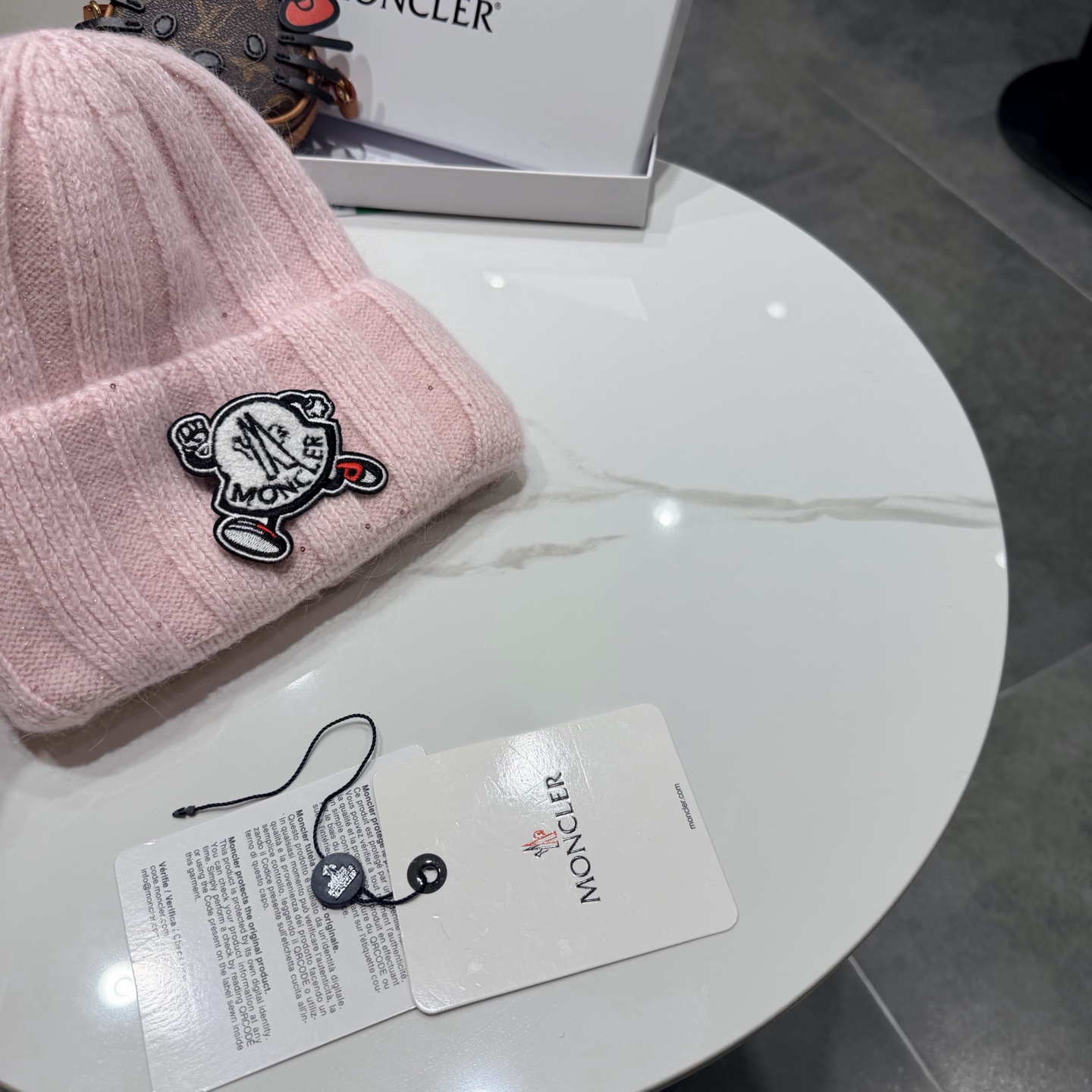 高版本蒙口Moncler盟可睐💥官网经典针织帽，原单复刻.非常柔软亲肤，弹性很好💓有质感又非常百搭的款式