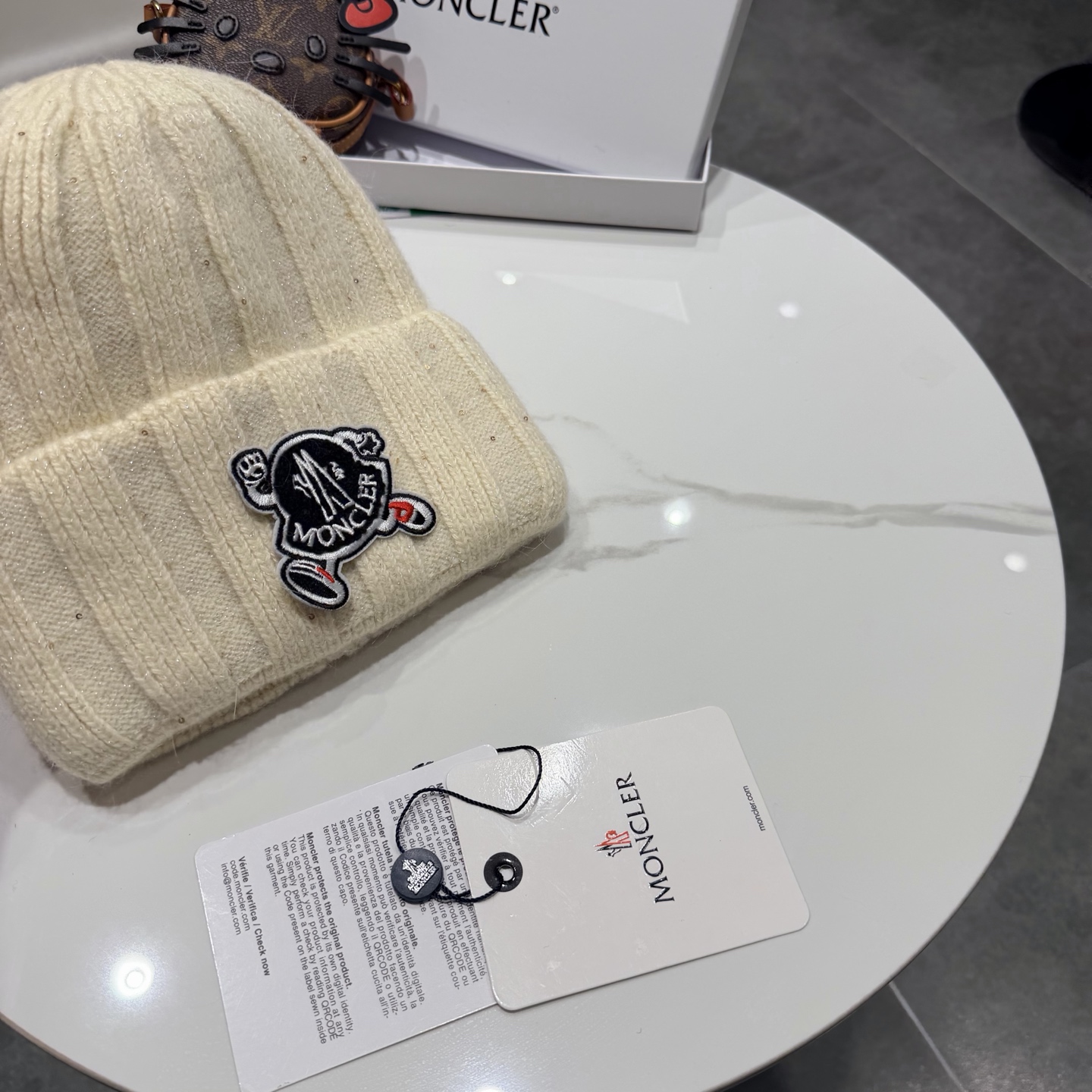 高版本蒙口Moncler盟可睐💥官网经典针织帽，原单复刻.非常柔软亲肤，弹性很好💓有质感又非常百搭的款式