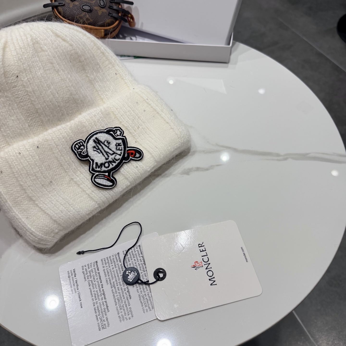 高版本蒙口Moncler盟可睐💥官网经典针织帽，原单复刻.非常柔软亲肤，弹性很好💓有质感又非常百搭的款式
