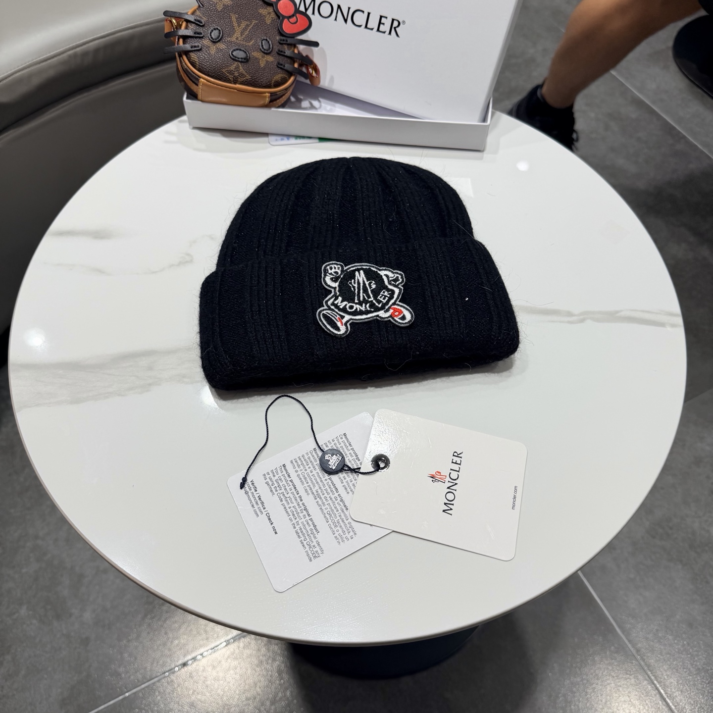 高版本蒙口Moncler盟可睐💥官网经典针织帽，原单复刻.非常柔软亲肤，弹性很好💓有质感又非常百搭的款式