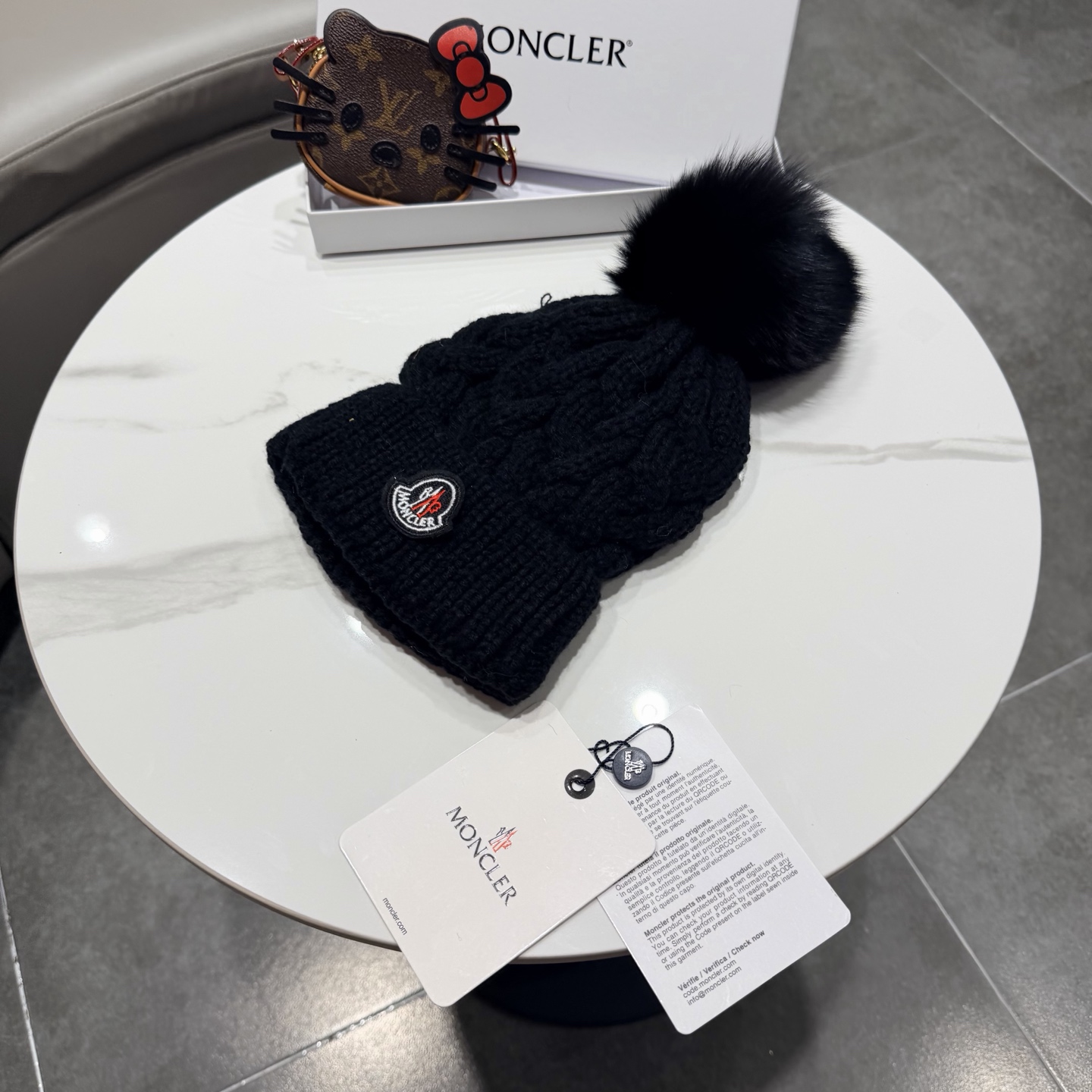 NO:587812,MONCLER woolen hat and fox fur hat are very soft and comfortable, warm and fashionable, simple and elegant, and versatile!  Hats bucket hat, baseball cap, knitted hat, hat, Moncler, espadrilles, hats19860909蒙口针织帽MONCLER毛线帽狐狸毛帽质量非常柔软舒服,保暖又时尚,简约大气,百搭款！帽子渔夫帽棒球帽针织帽,帽子,Moncler,espadrilles,hats,hat