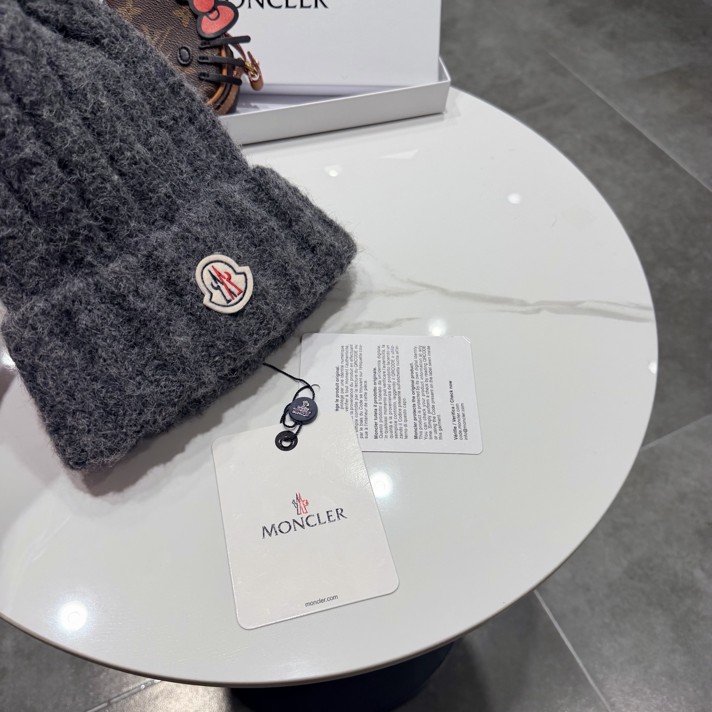蒙口针织帽MONCLER毛线帽👍质量非常柔软舒服，保暖又时尚，简约大气，百搭款！