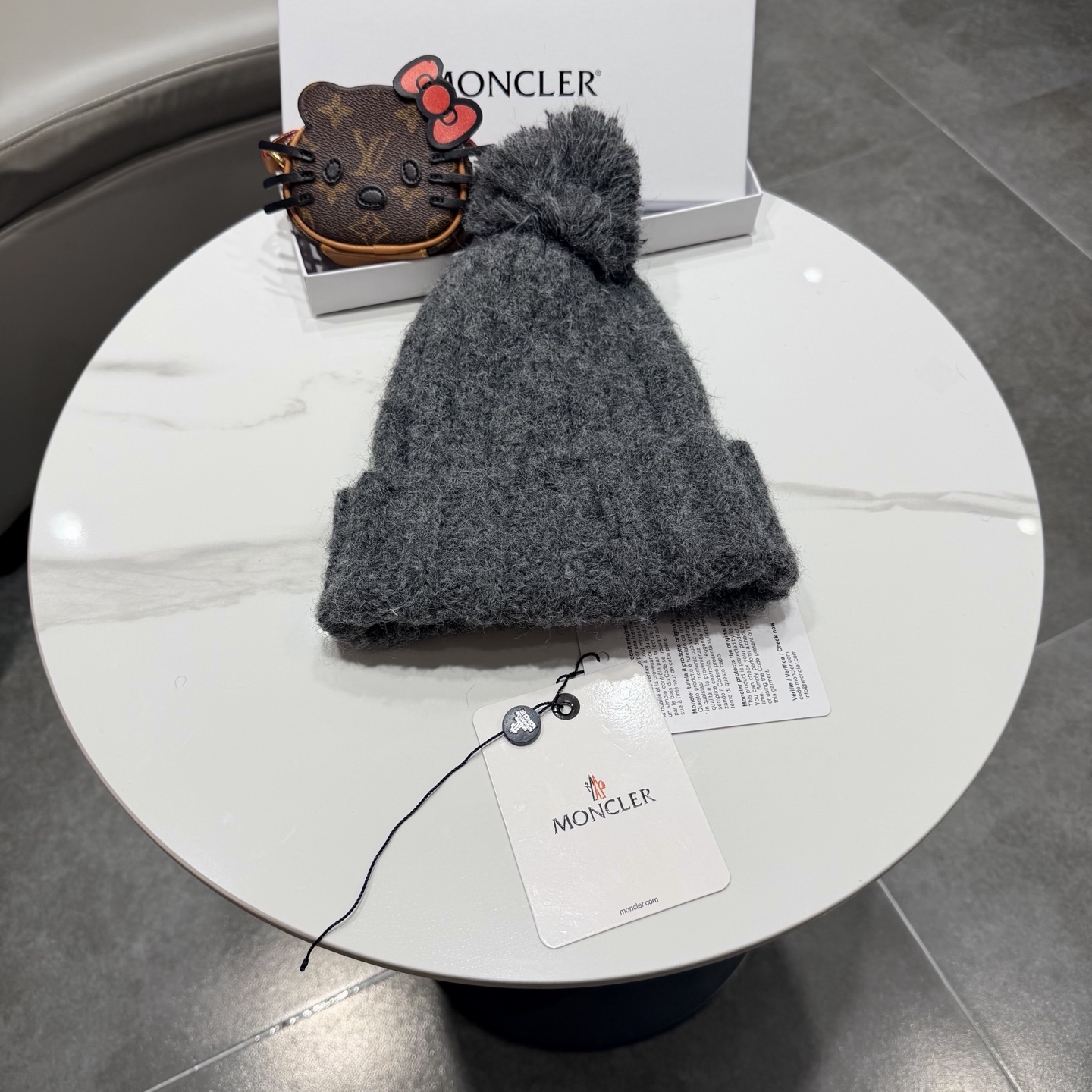 蒙口针织帽MONCLER毛线帽👍质量非常柔软舒服，保暖又时尚，简约大气，百搭款！