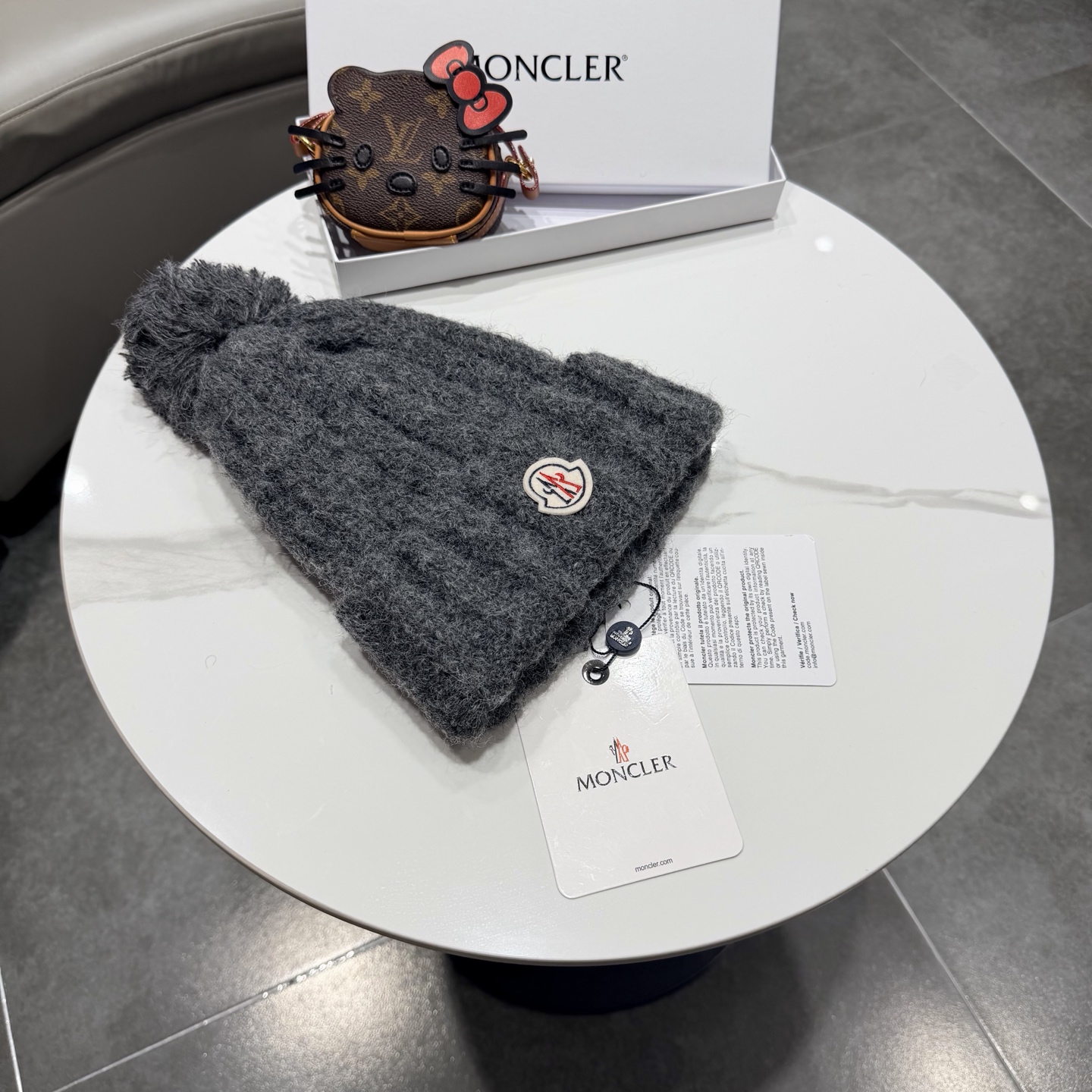 蒙口针织帽MONCLER毛线帽👍质量非常柔软舒服，保暖又时尚，简约大气，百搭款！