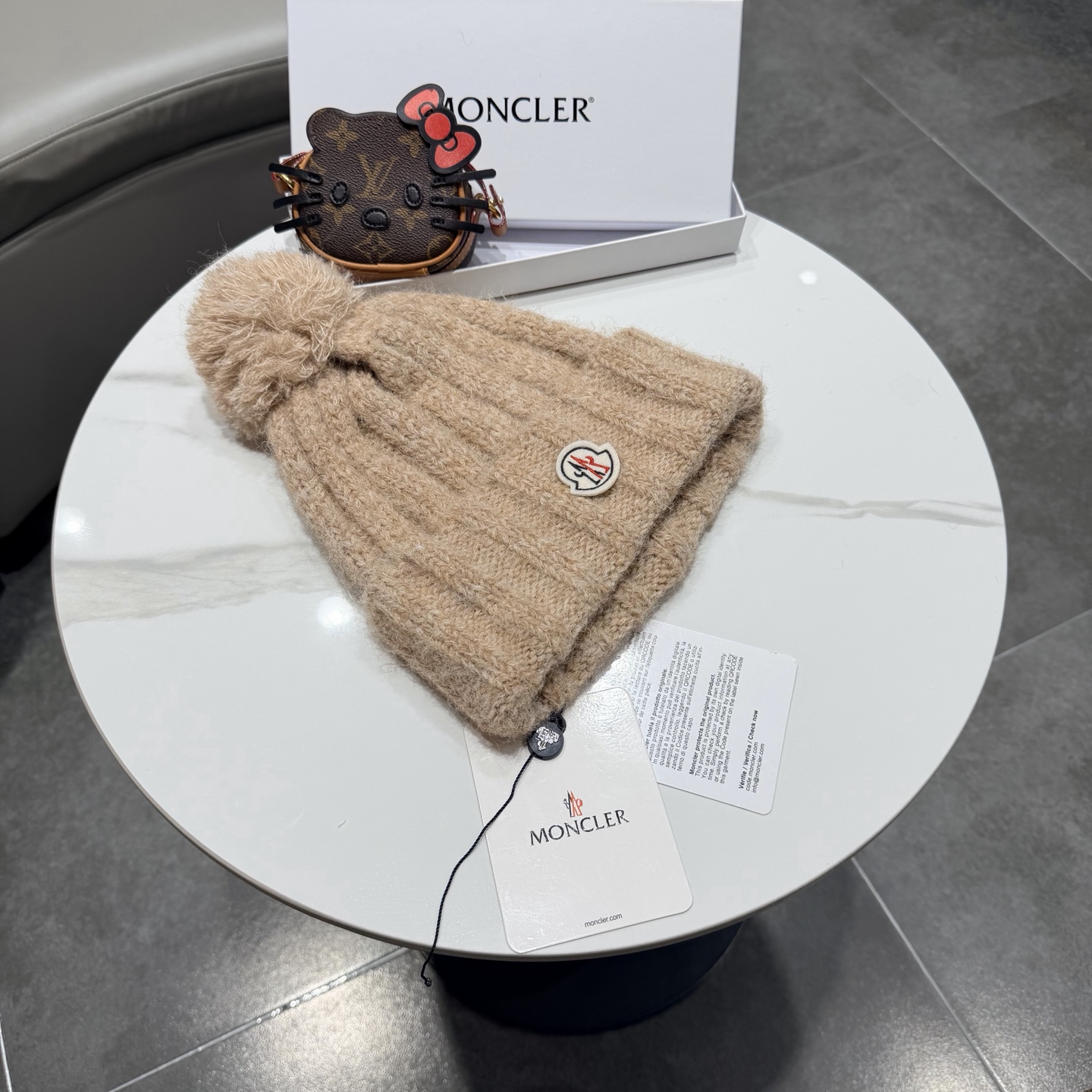 蒙口针织帽MONCLER毛线帽👍质量非常柔软舒服，保暖又时尚，简约大气，百搭款！