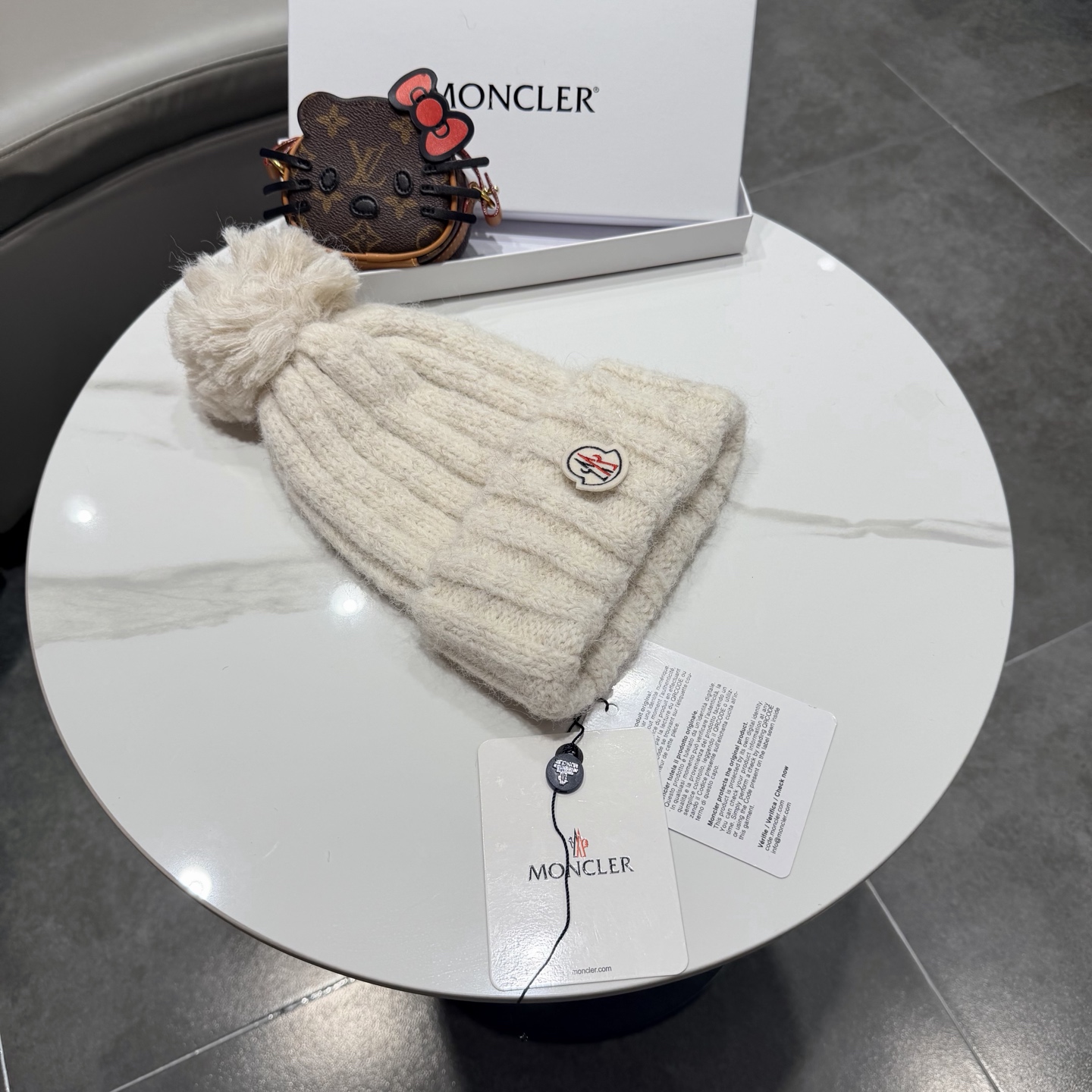 蒙口针织帽MONCLER毛线帽👍质量非常柔软舒服，保暖又时尚，简约大气，百搭款！