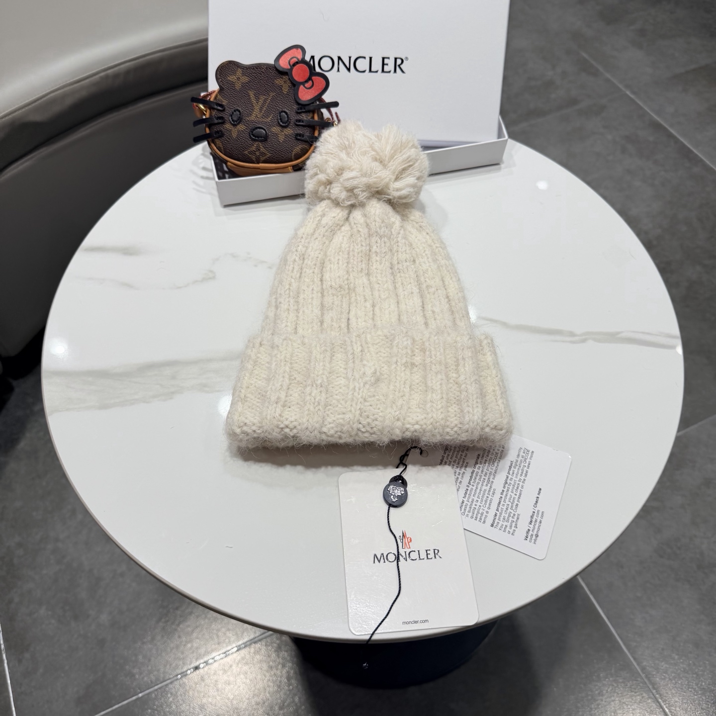 蒙口针织帽MONCLER毛线帽👍质量非常柔软舒服，保暖又时尚，简约大气，百搭款！