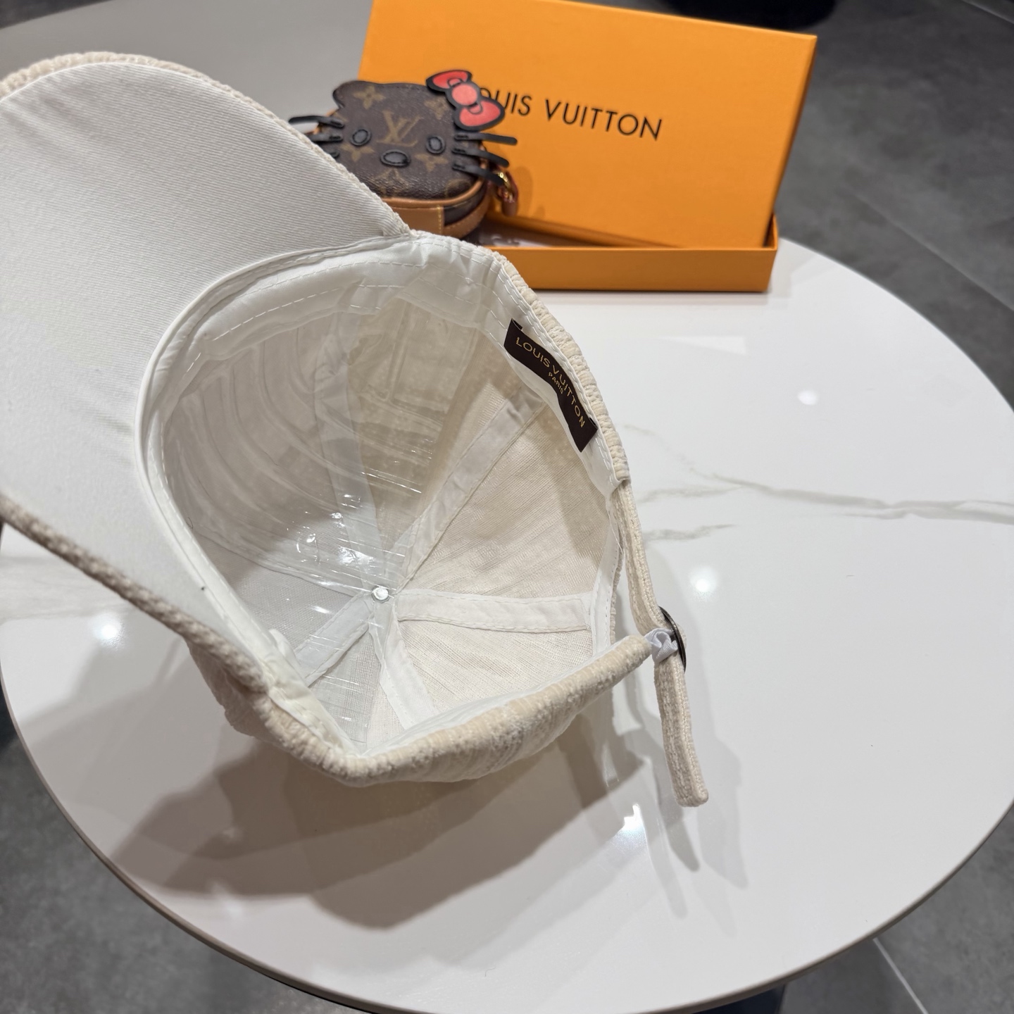 Chapeau Louis Vuitton New LV — photo 6