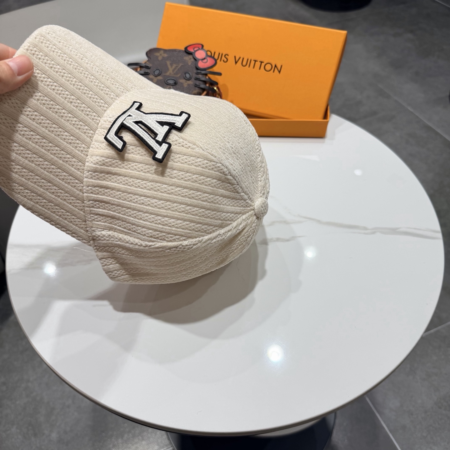 Chapeau Louis Vuitton New LV — photo 4