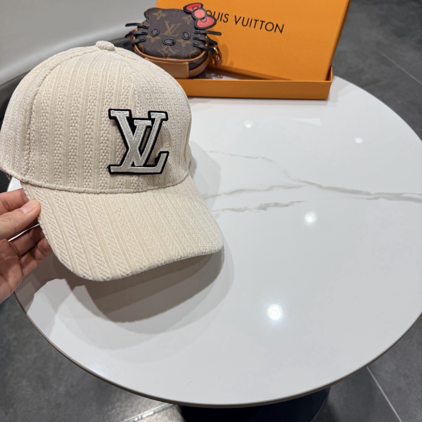 Chapeau Louis Vuitton New LV — photo 2