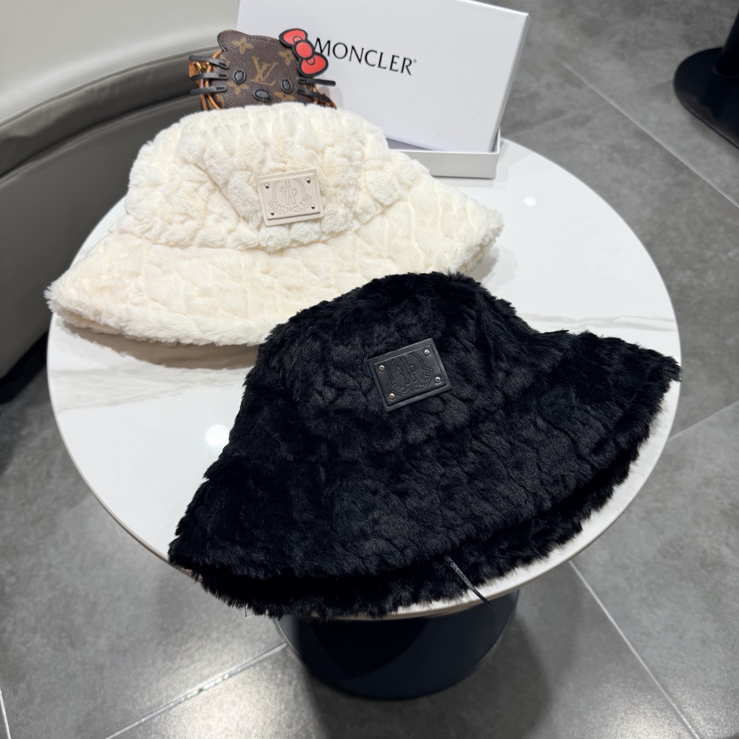 。MONCLER蒙口🎩秋冬新款毛绒加厚秋冬渔夫帽超火爆💖质感很赞，